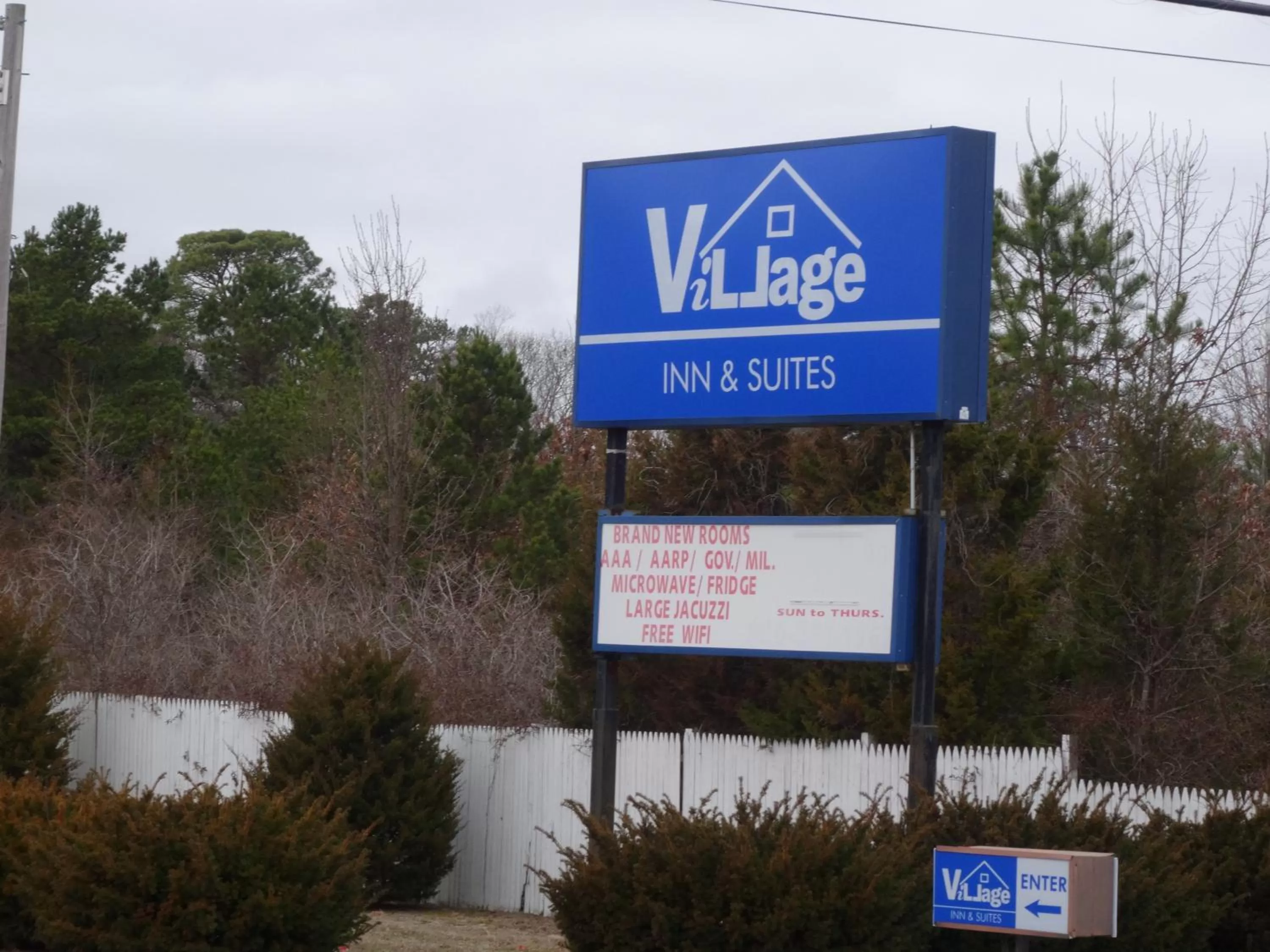 Village Inn & Suites - Smithville