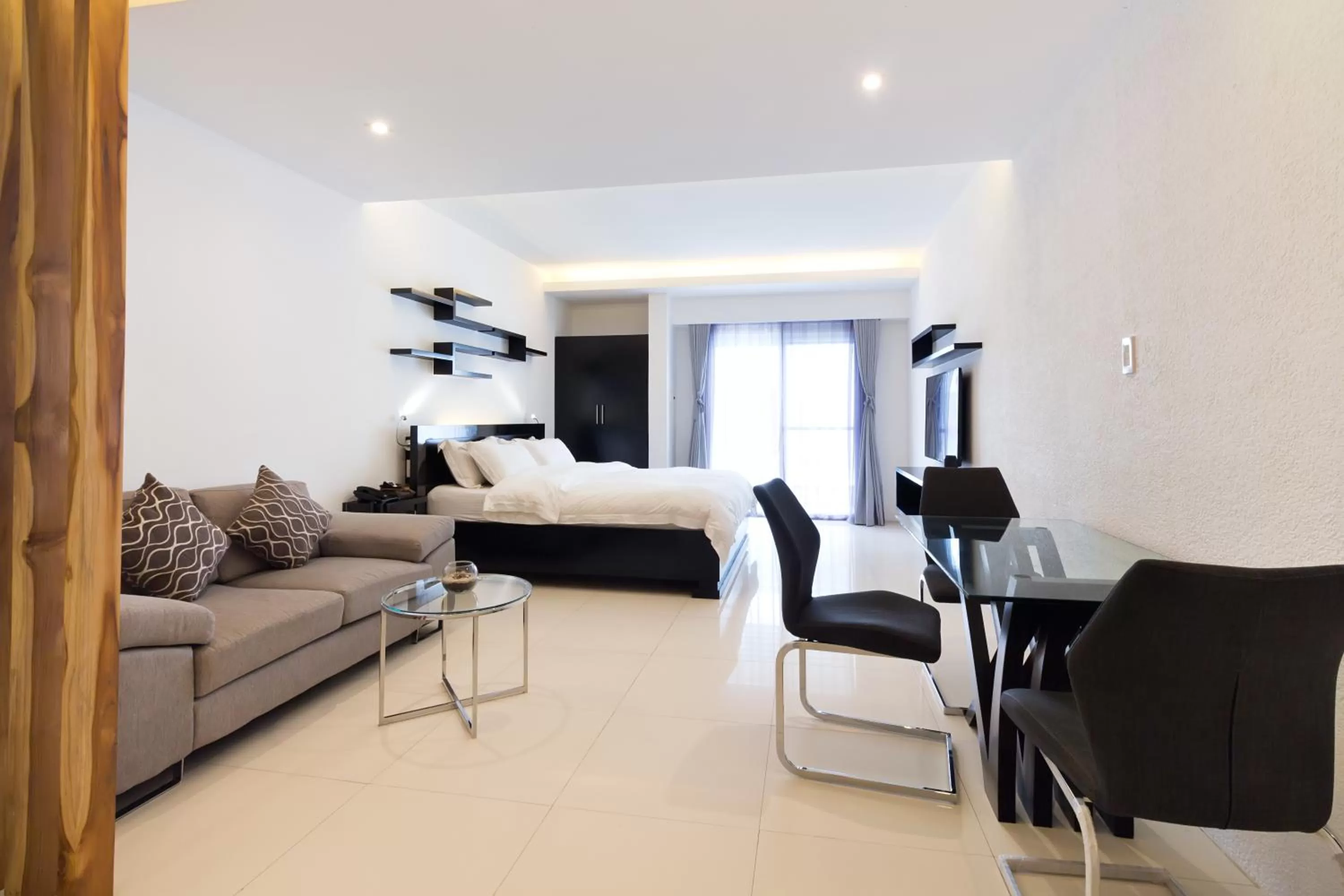 Bedroom, Bed in Winds Boutique Hotel