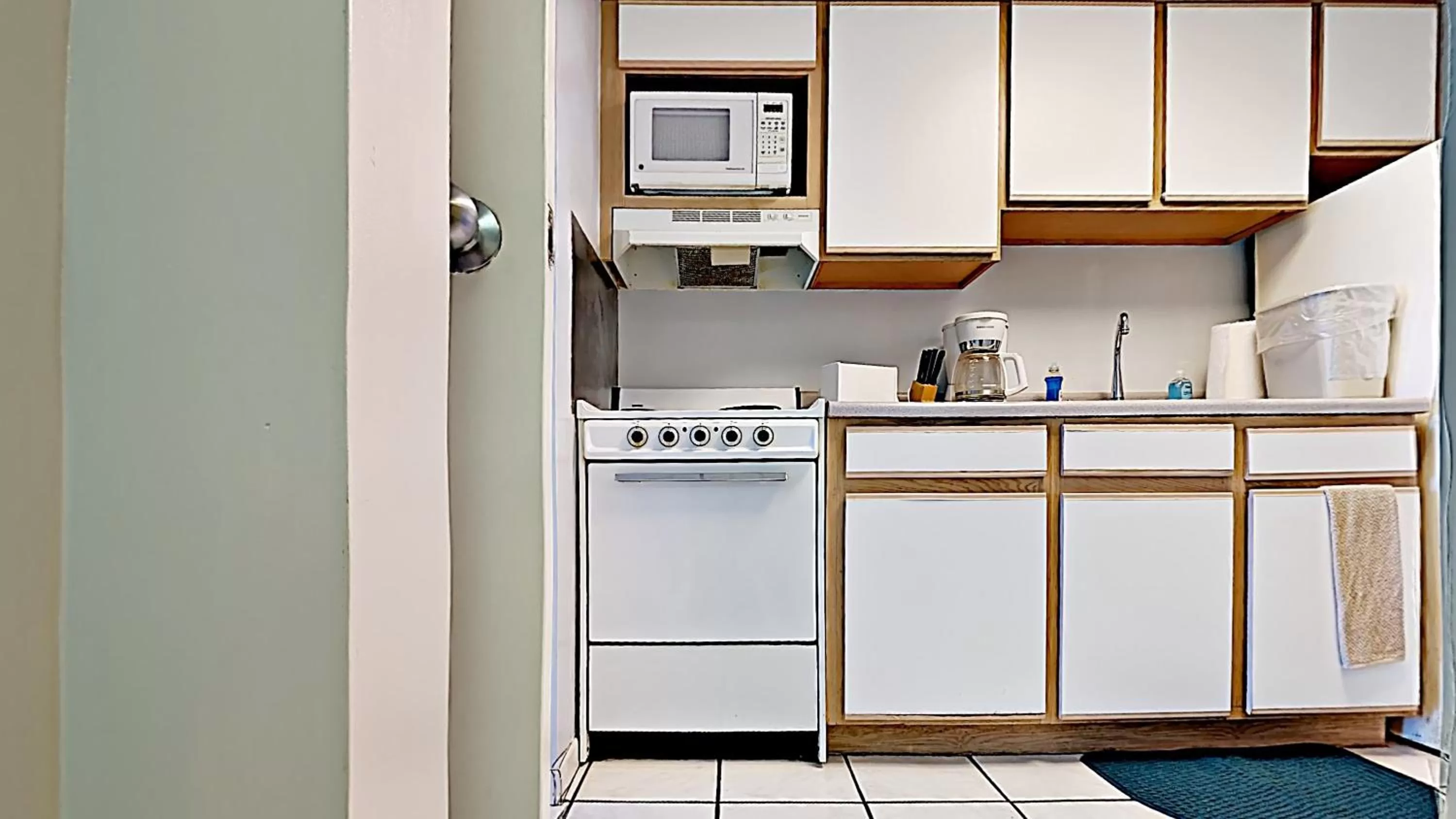 Kitchen or kitchenette, Kitchen/Kitchenette in Beach Vacation Condos South