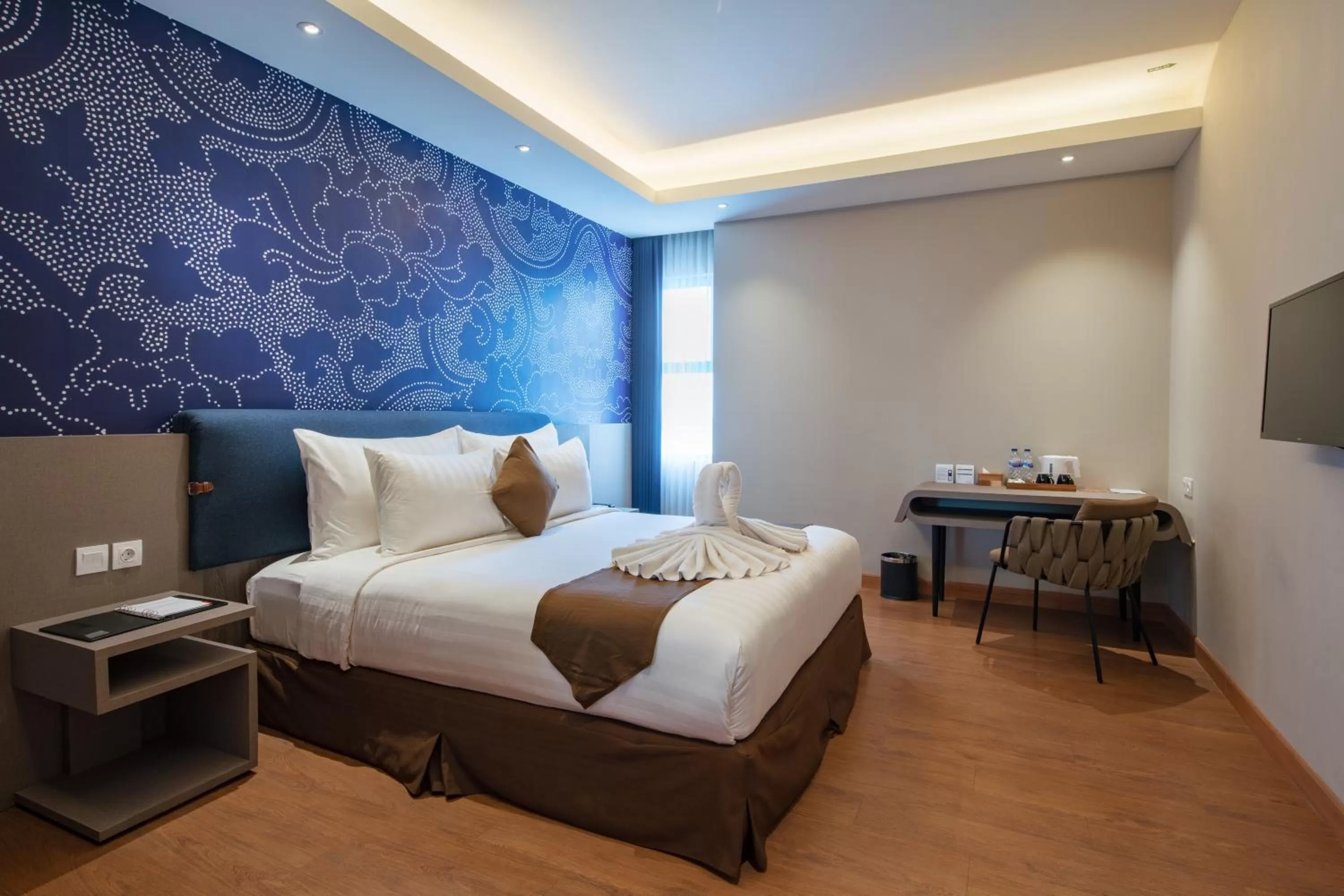 Bedroom, Bed in Luminor Hotel Airport Sidoarjo By WH , Best Choice and Strategic Location with a Rooftop area in Town