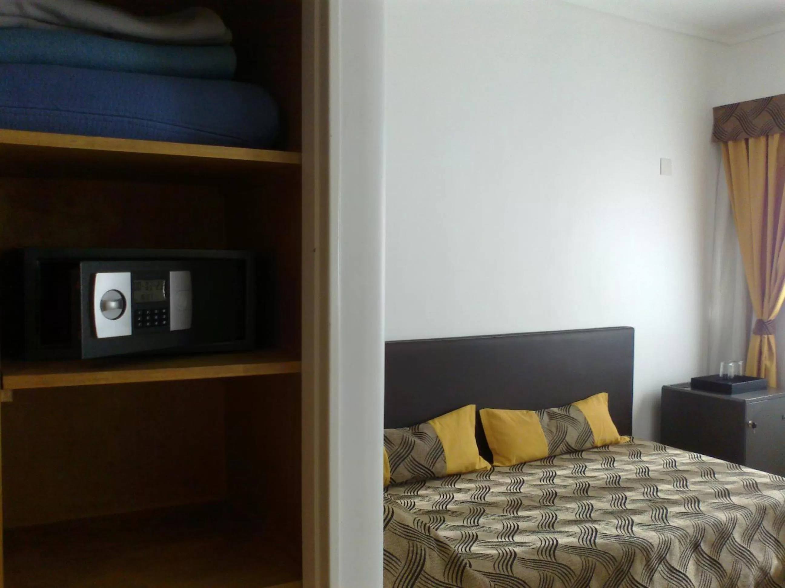 Bedroom, Bed in Tritone Hotel