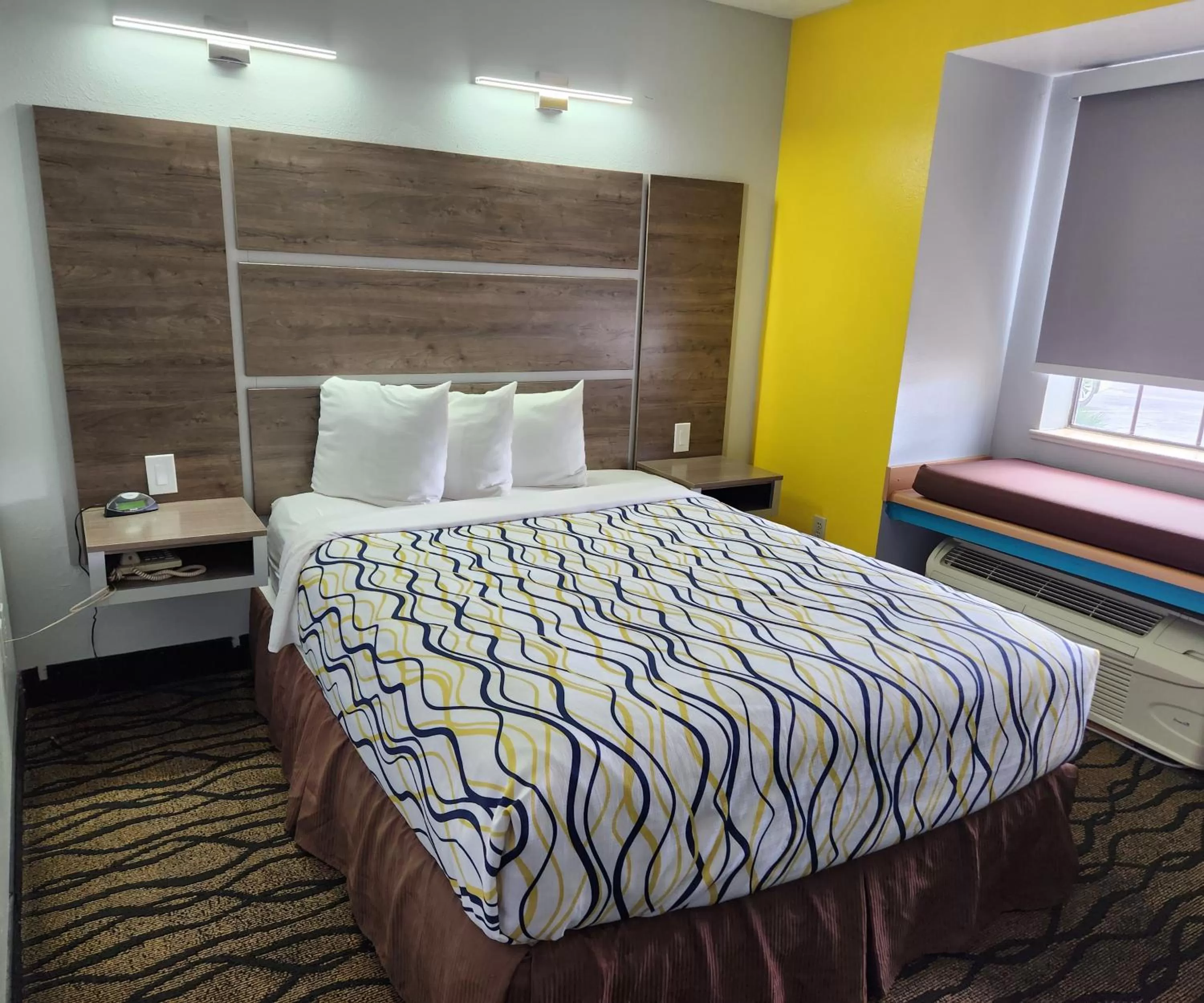 Bed in Desert Inn Tucumcari