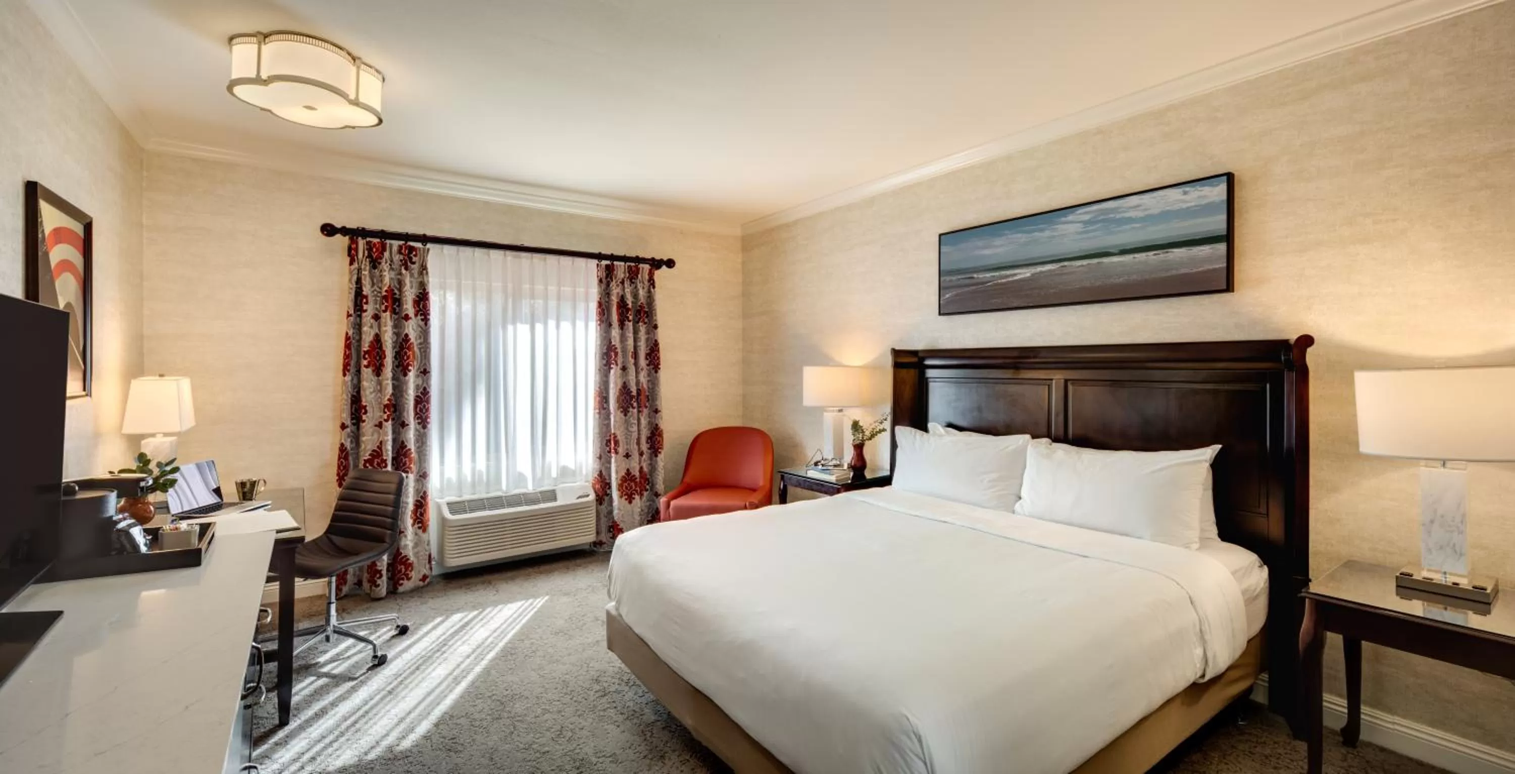 Photo of the whole room, Bed in Ayres Hotel Costa Mesa Newport Beach