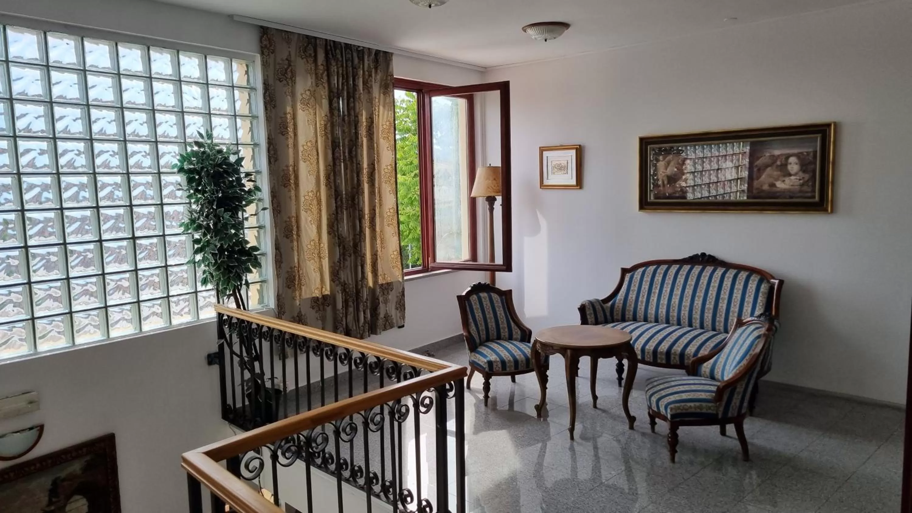 Living room in Laura Rooms