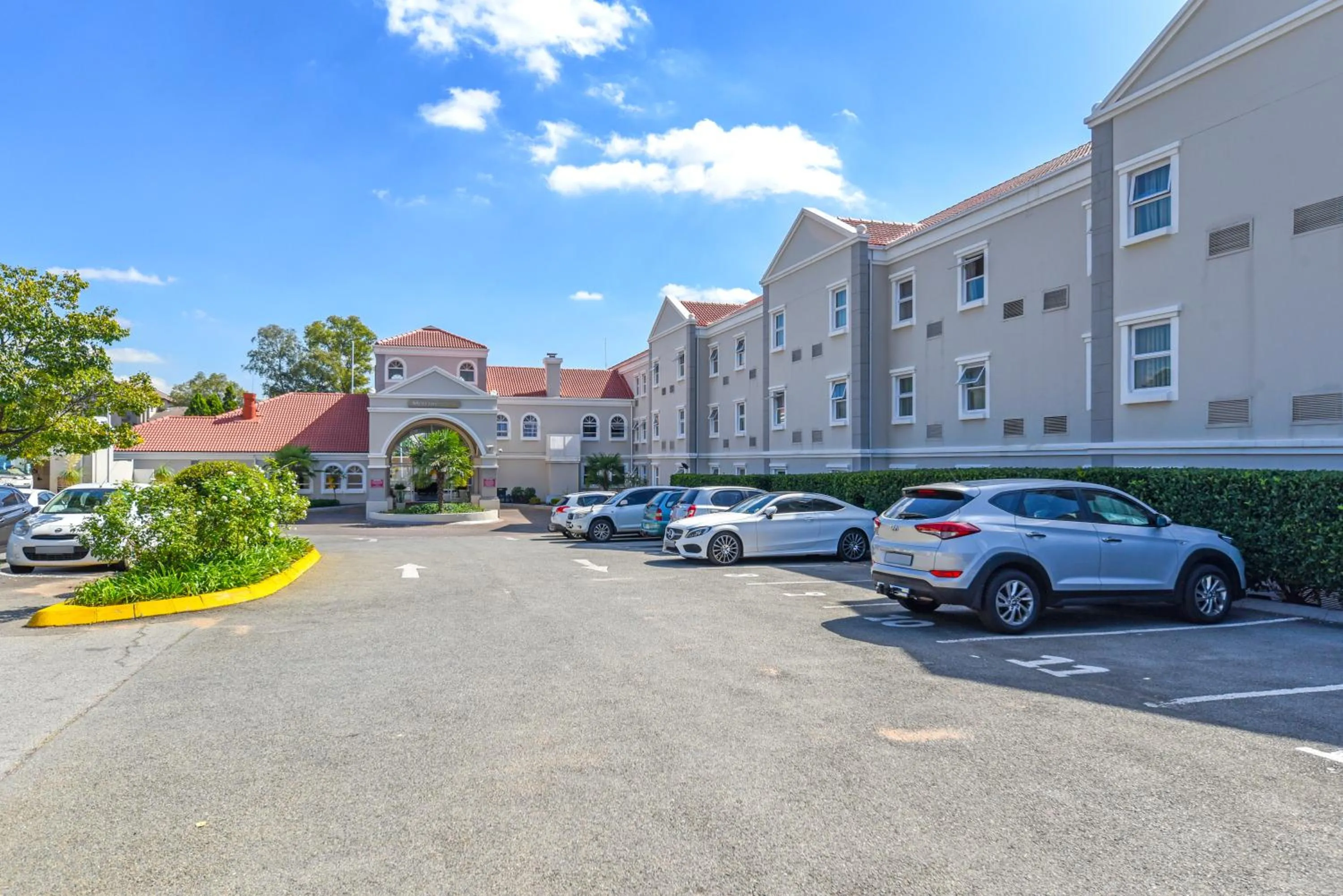 Parking in Mercure Johannesburg Randburg