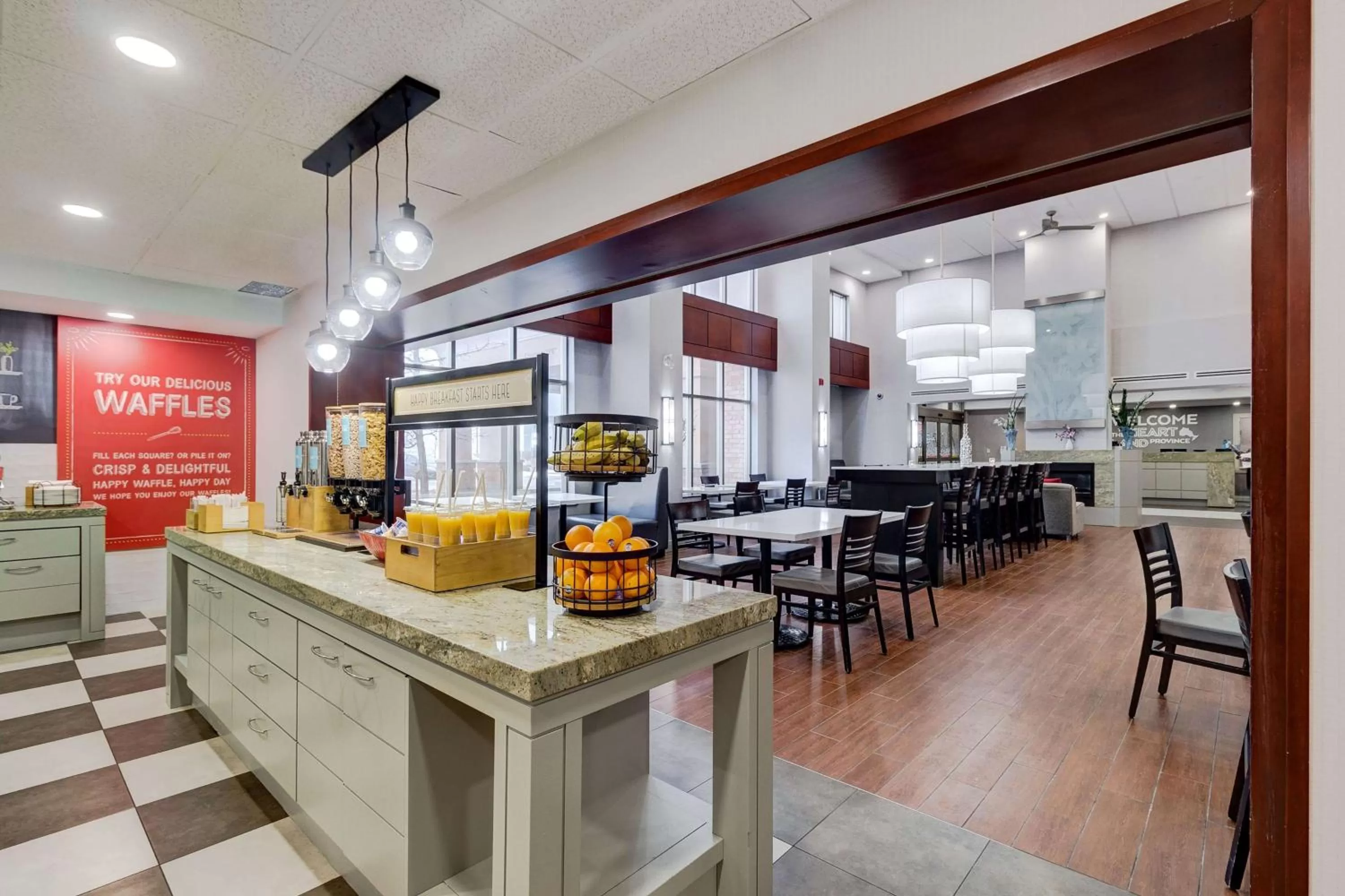 Food and drinks in Hampton Inn & Suites by Hilton Brantford