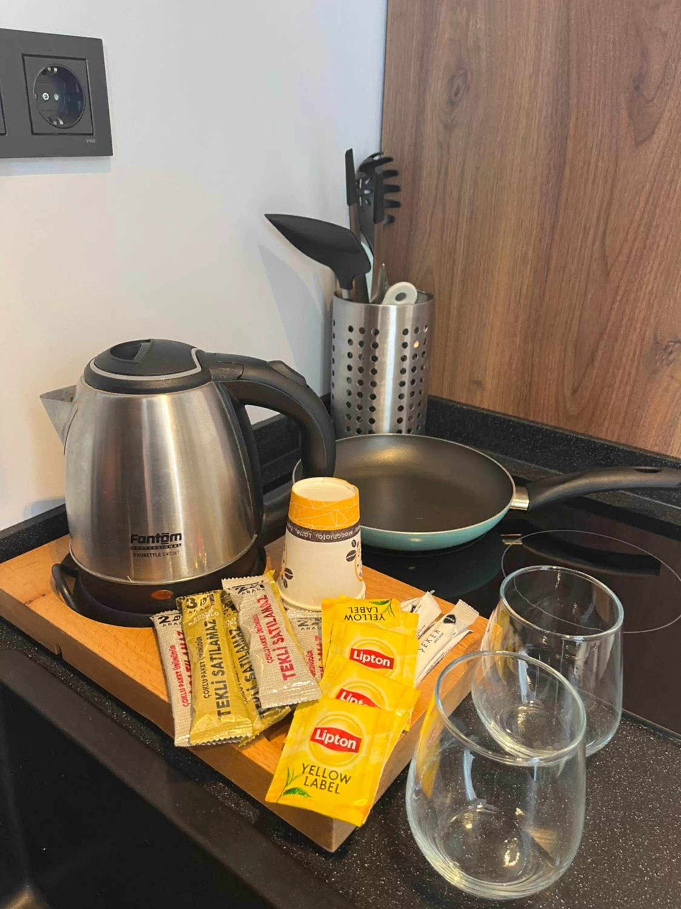 Coffee/tea facilities in Sultan Pier Hotel