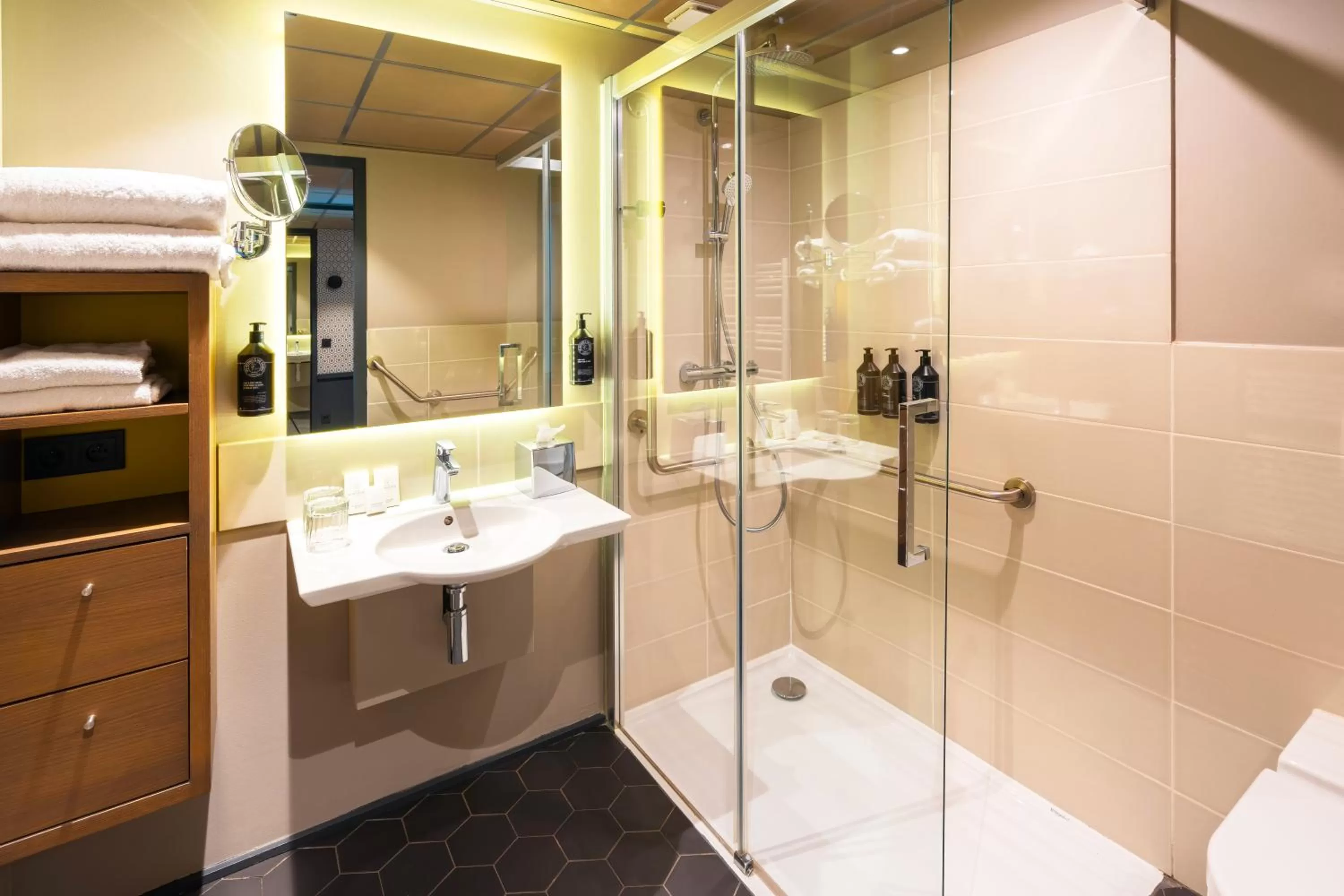 Bathroom in Le Splendid Hotel Lac D'Annecy - Handwritten Collection