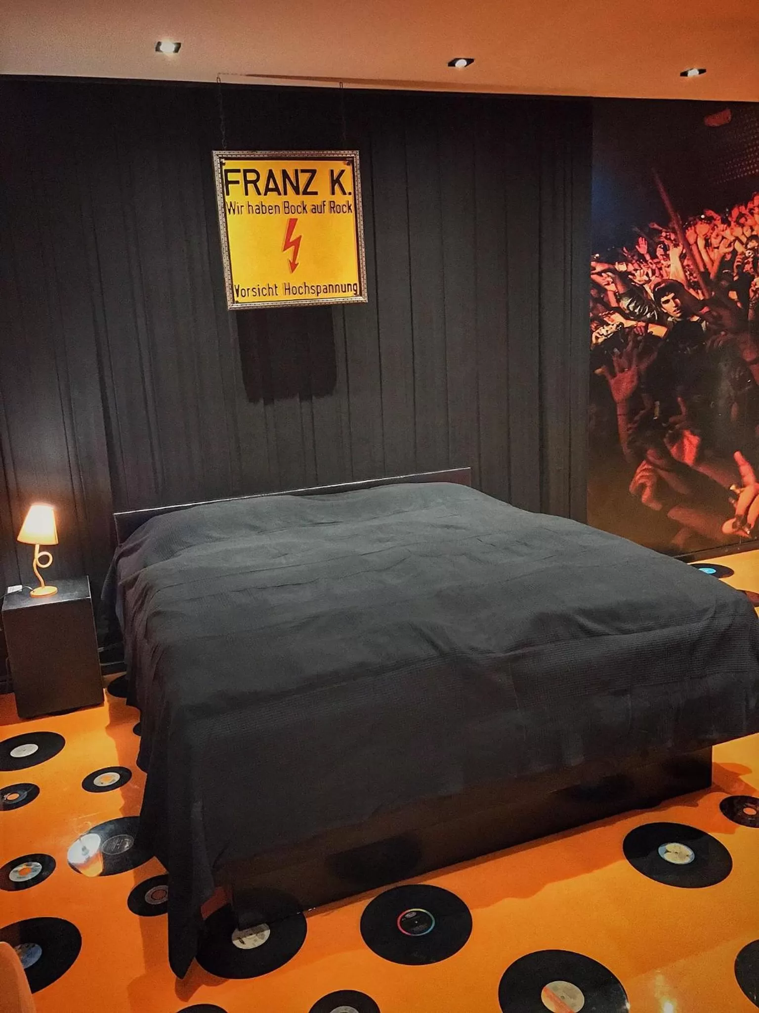 Photo of the whole room, Bed in Road Stop Wuppertal