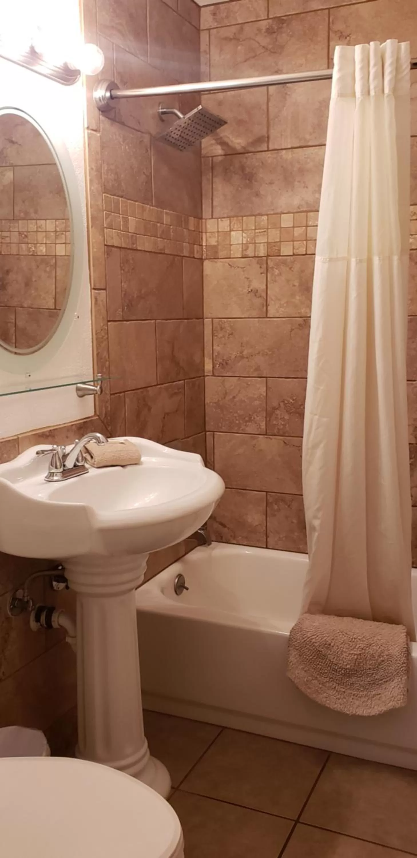 Bathroom in Red Rock Motel and Dam Motel