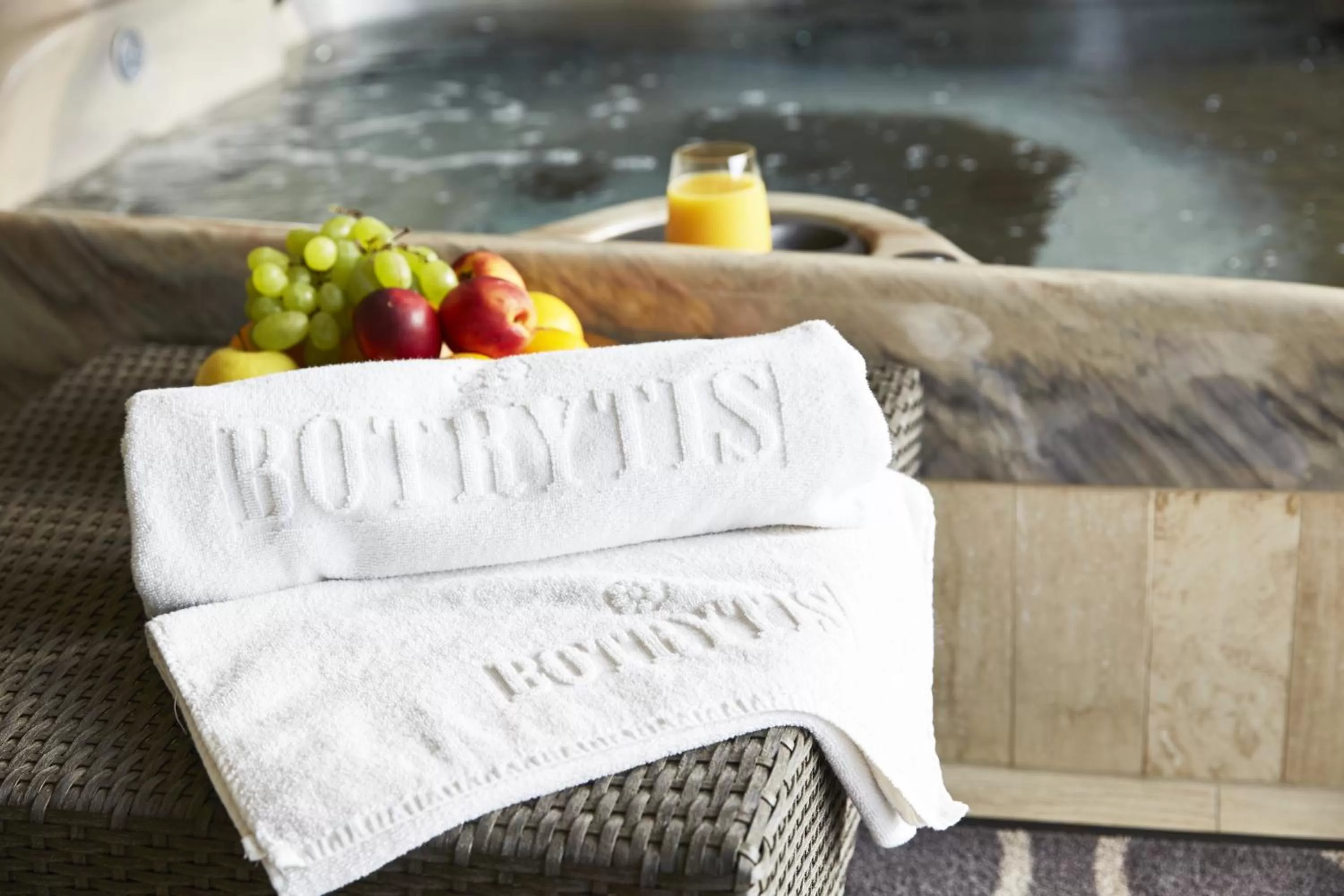 Hot Tub in Botrytis Borhotel
