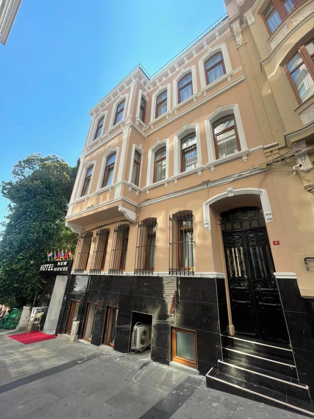 Property building in Hotel New House