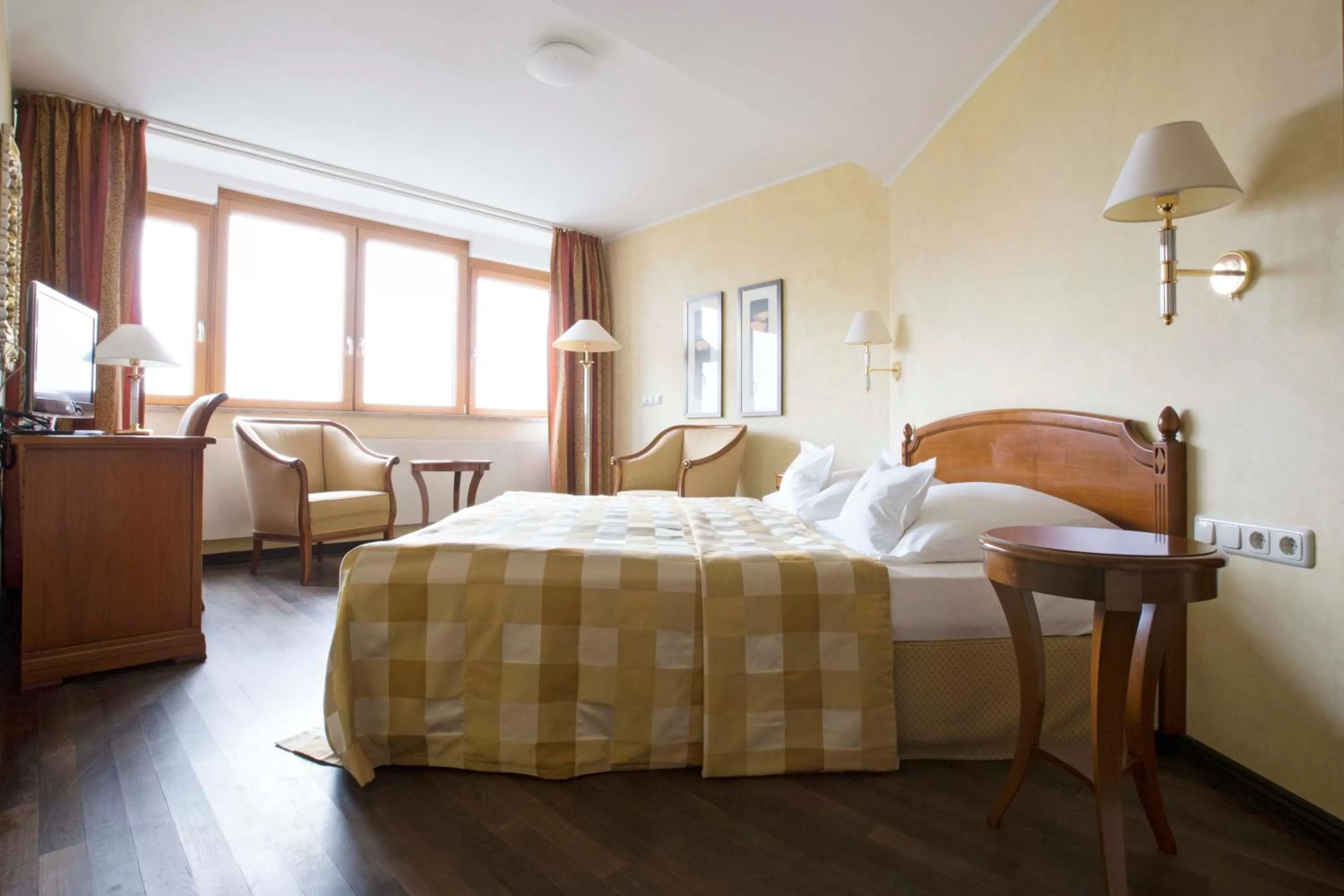 Bed in Hotel Neuwirt