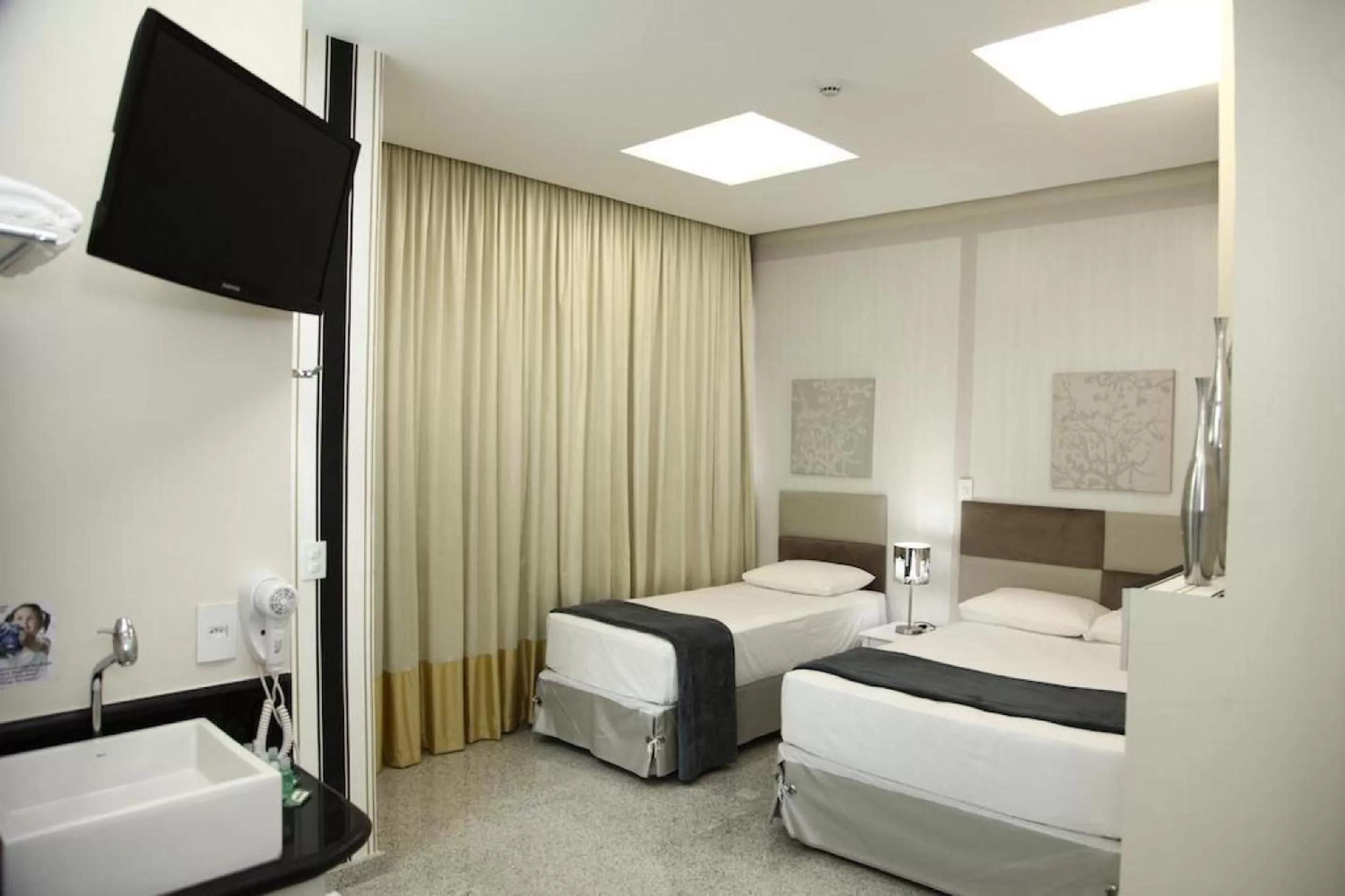 Bedroom, Bed in Compacto Hotel