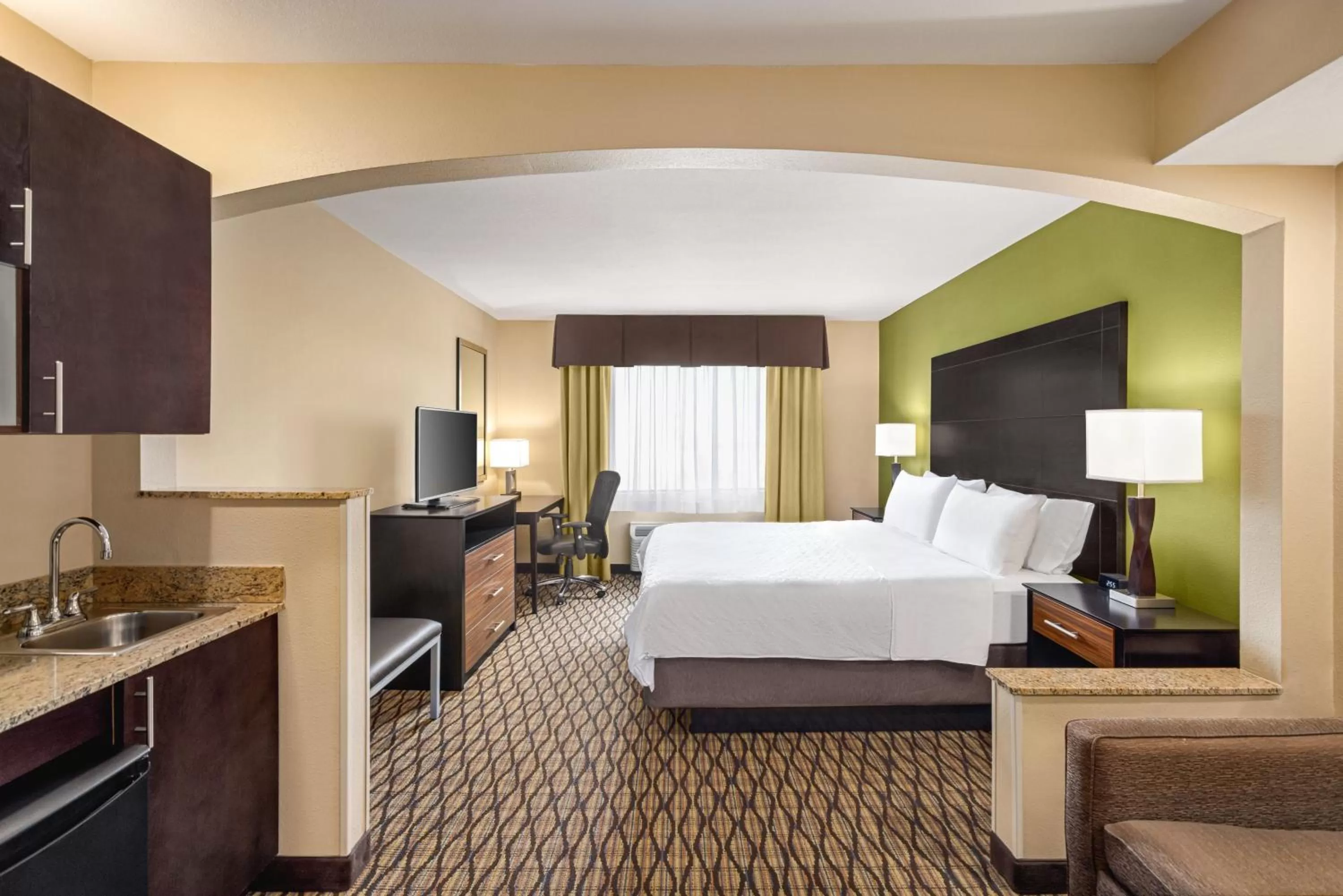 Photo of the whole room, Bed in Holiday Inn Express Hotel & Suites Edmond by IHG