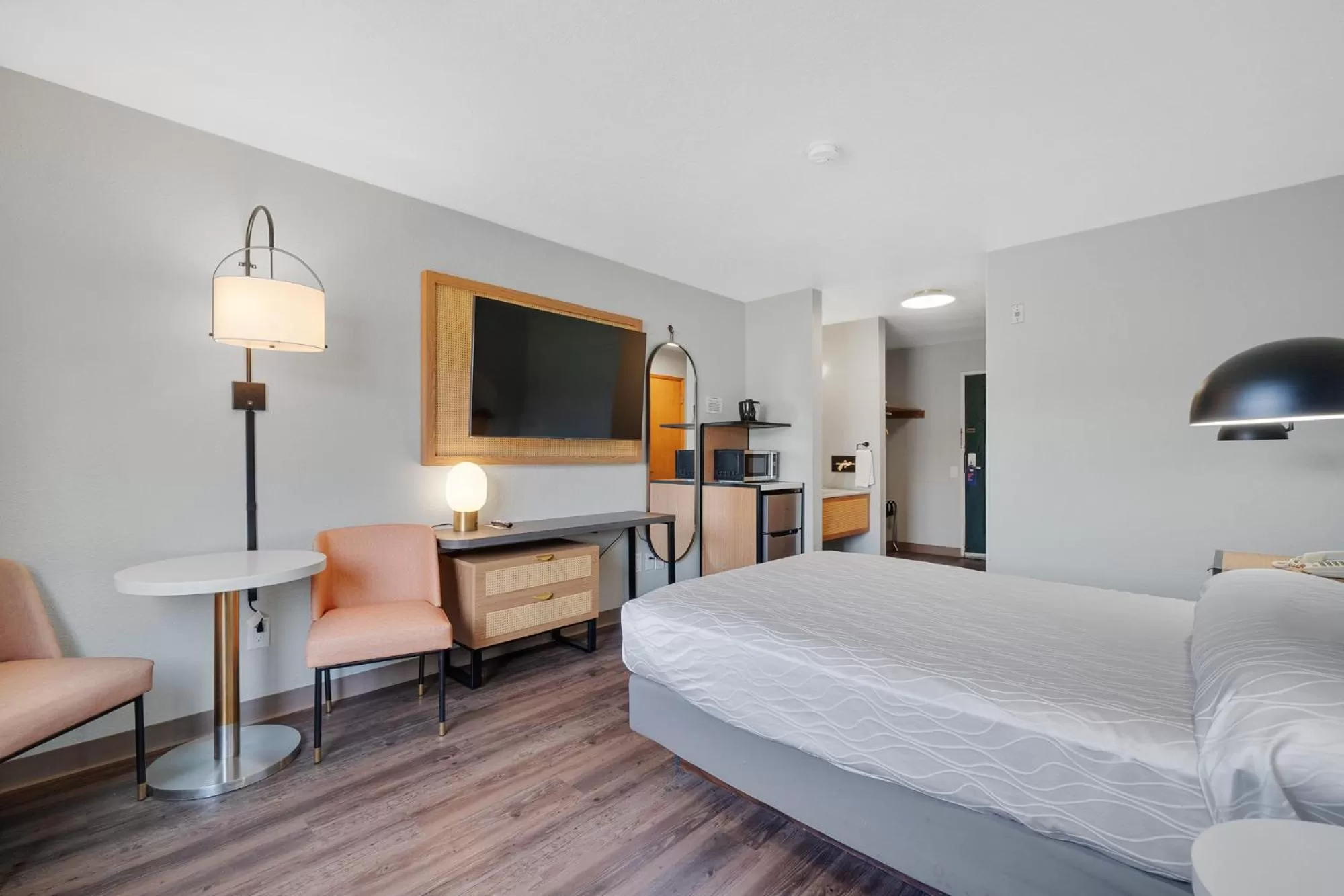 Bed in Garibaldi Inn at the Bay