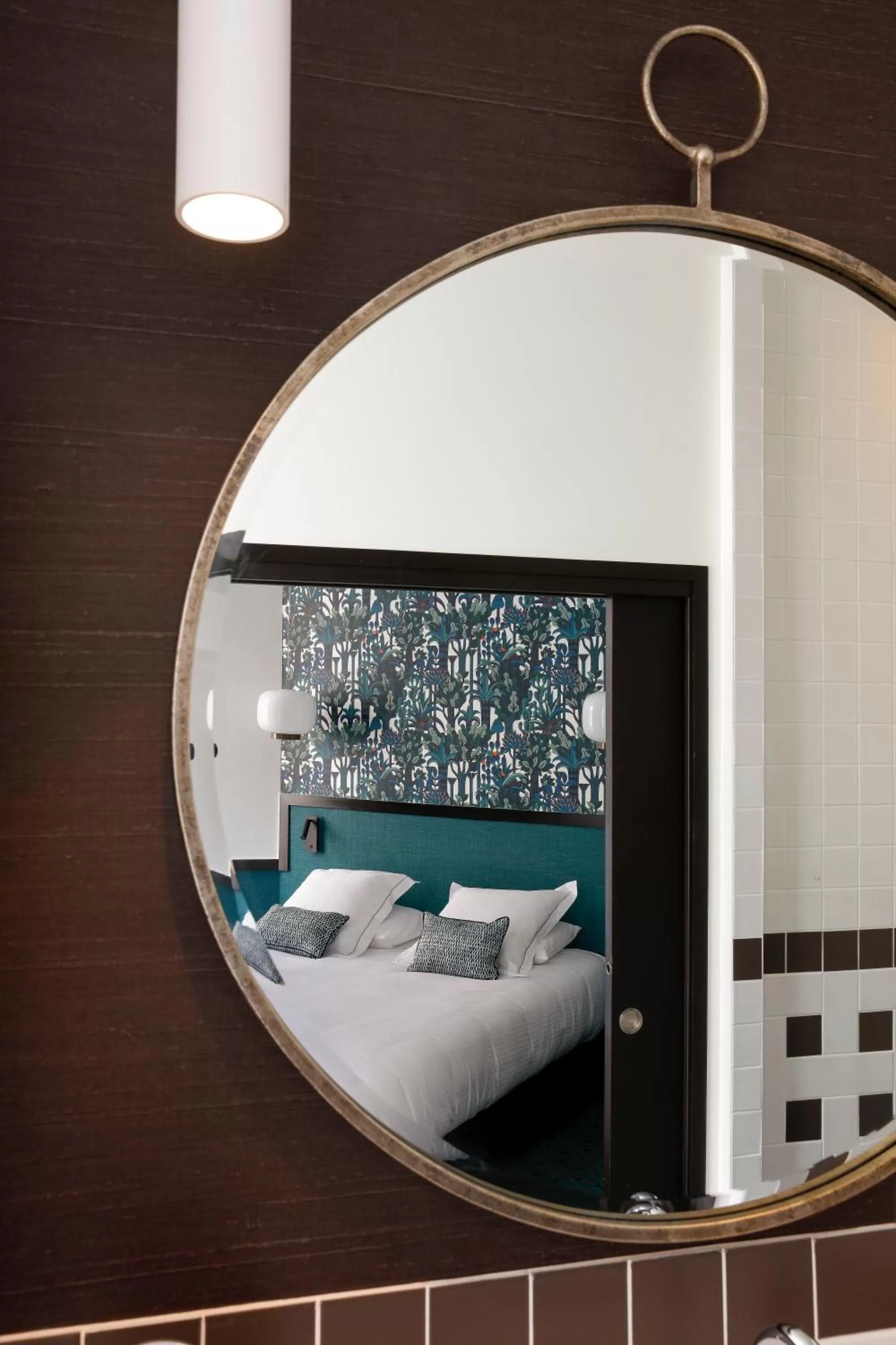 Bedroom, Bed in Continental Hotel