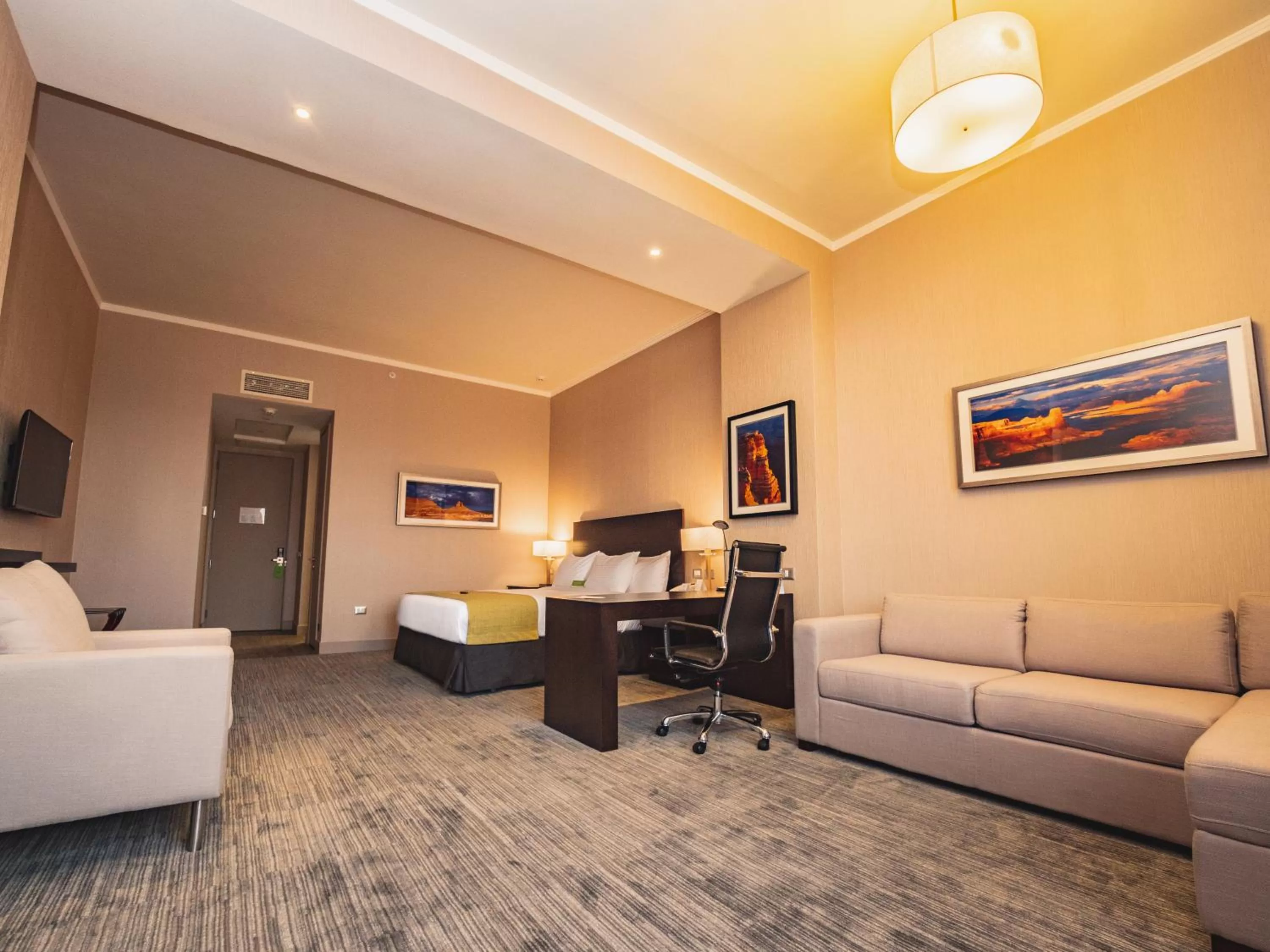 Bedroom in Wyndham Santiago Aeropuerto