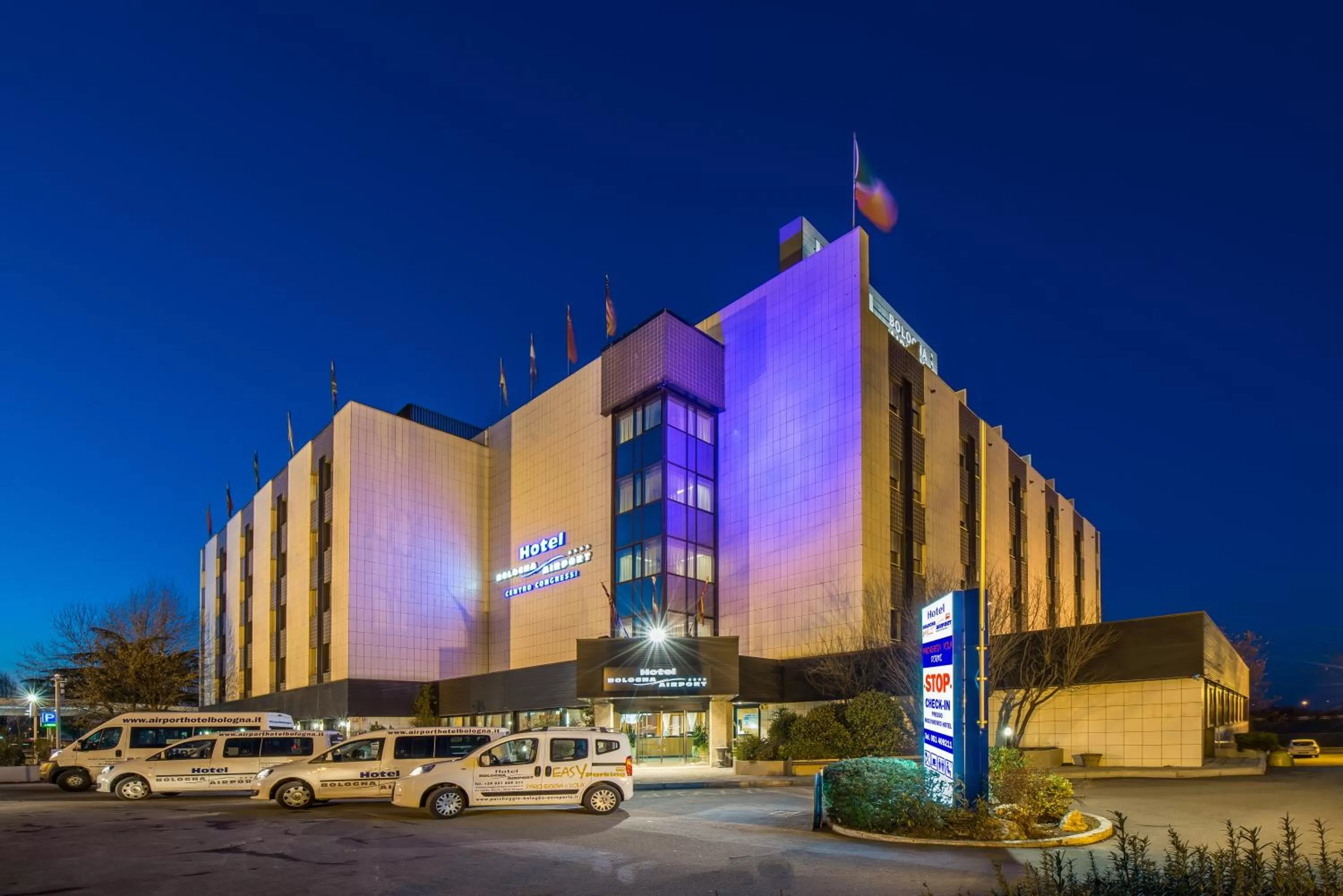Facade/entrance in Hotel Bologna Airport