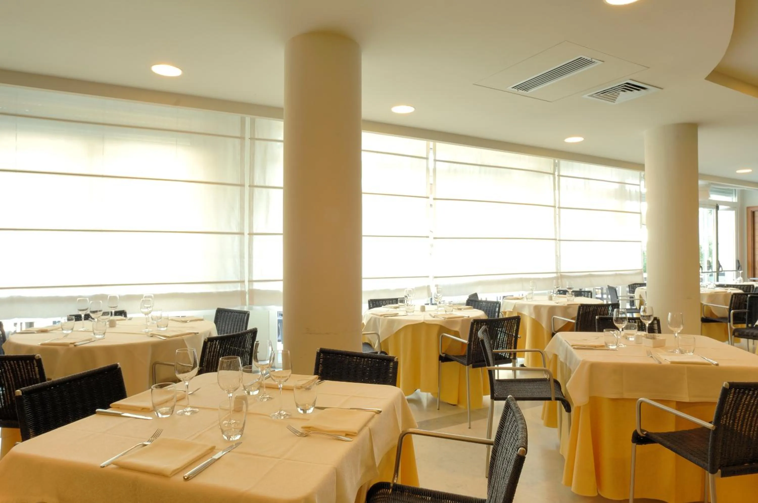Restaurant/places to eat in Hotel Le Roi