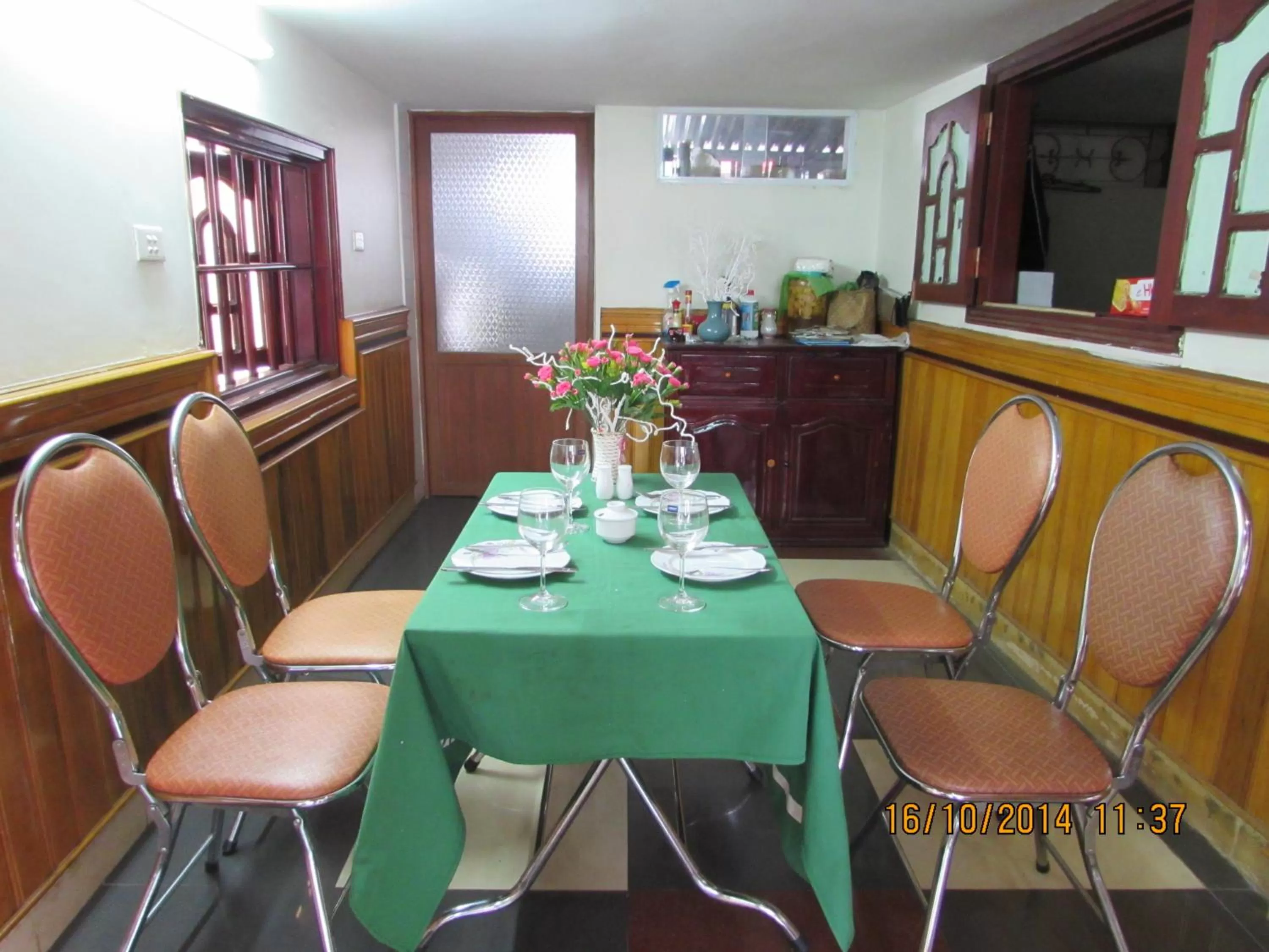 Restaurant/places to eat in Viet Nhat Halong Hotel - Bai Chay