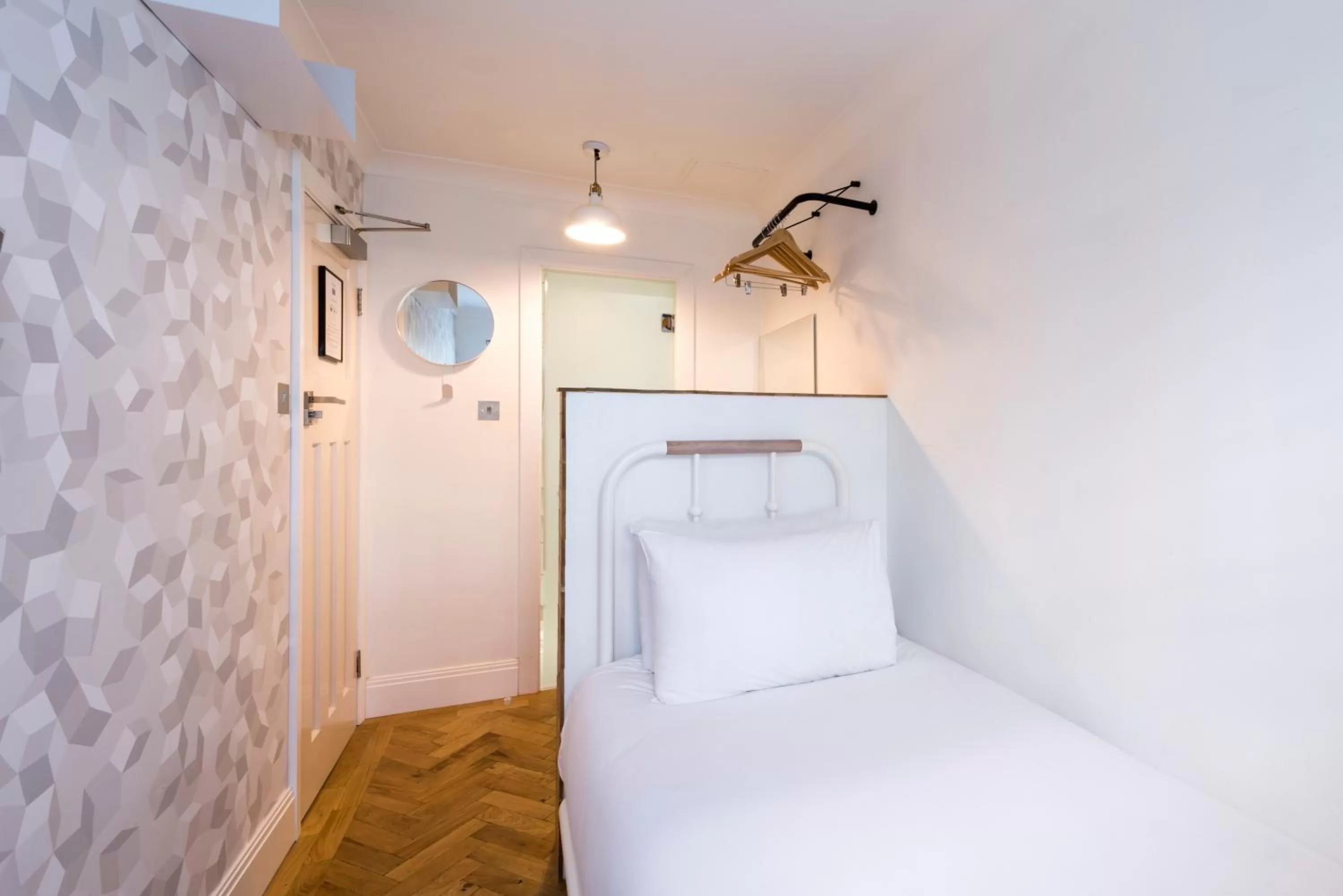 Photo of the whole room, Bed in The California - London Kings Cross