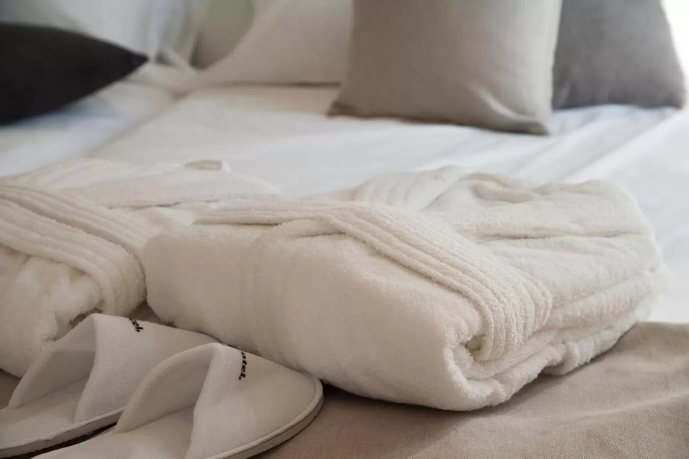 Bathroom, Bed in Dear Hotel Madrid