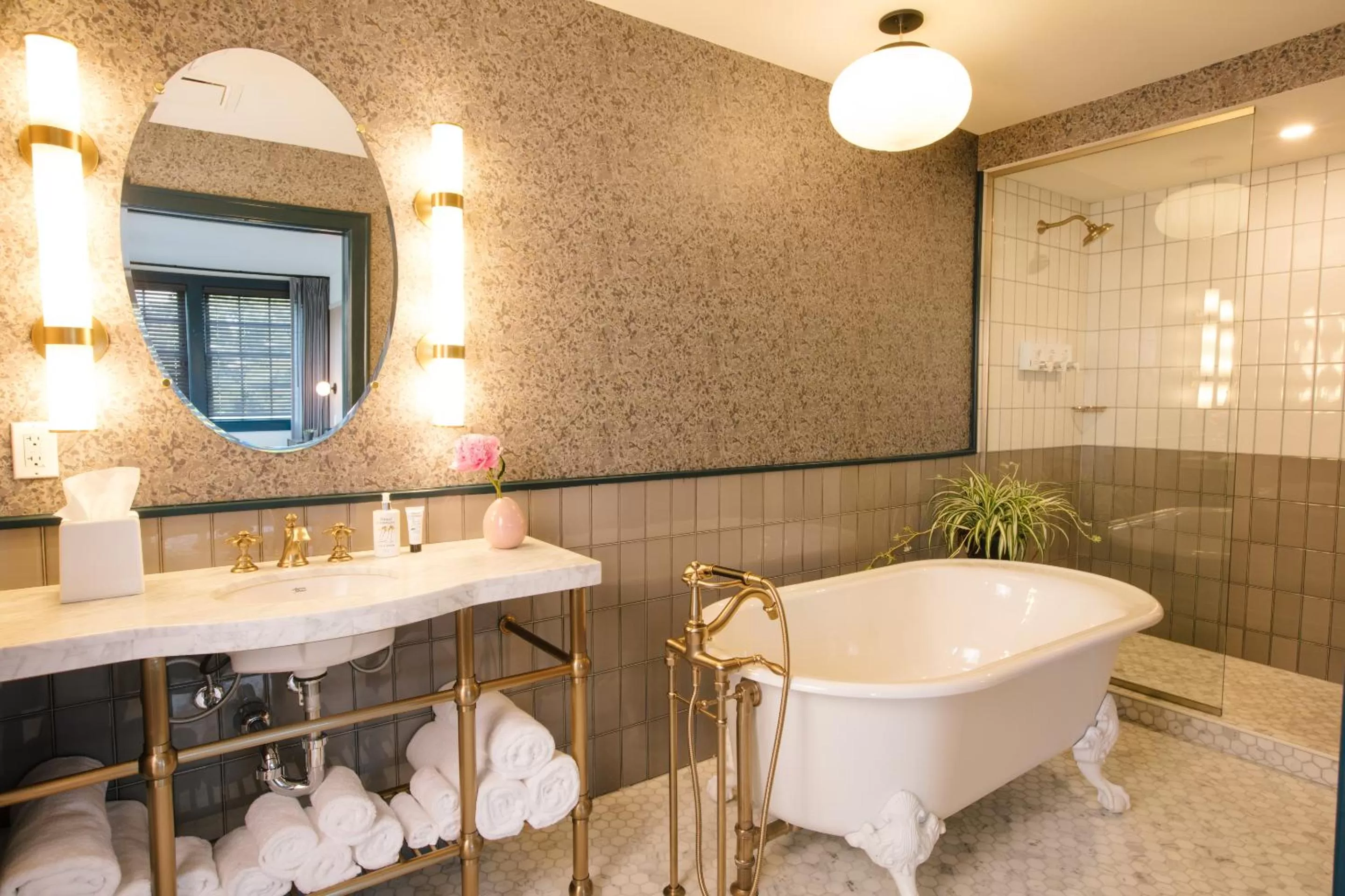 Bathroom in Hotel Clermont Atlanta, by Oliver