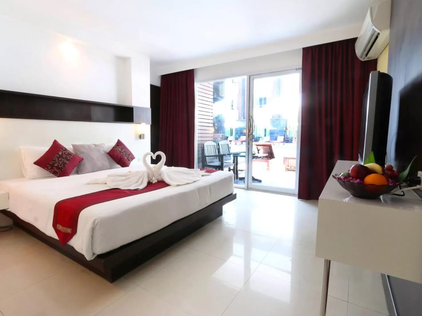 Deluxe Double Room with Pool Access in Baron Beach Hotel