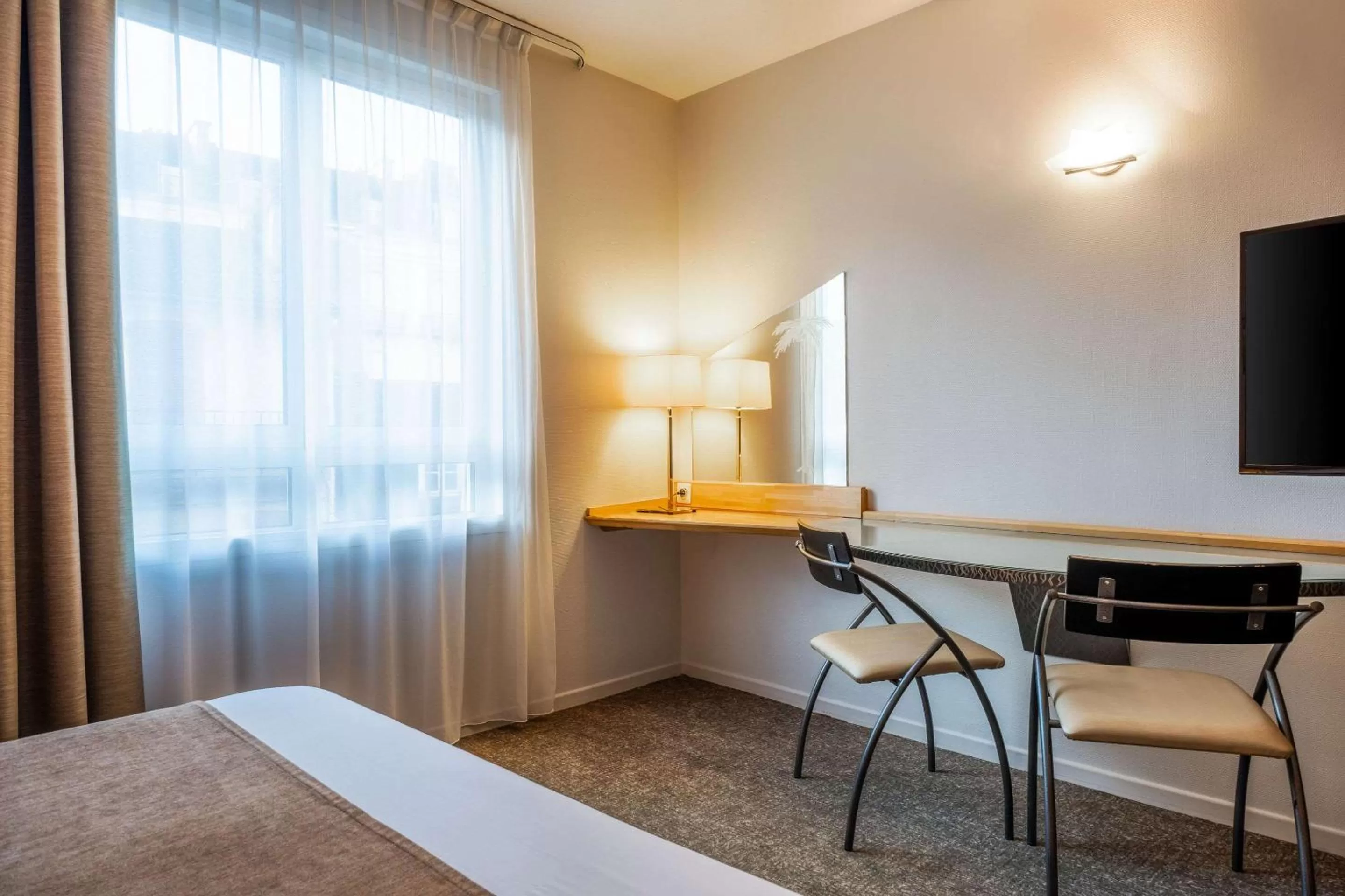 Photo of the whole room, Bed in Quality Hotel Pau Centre Bosquet