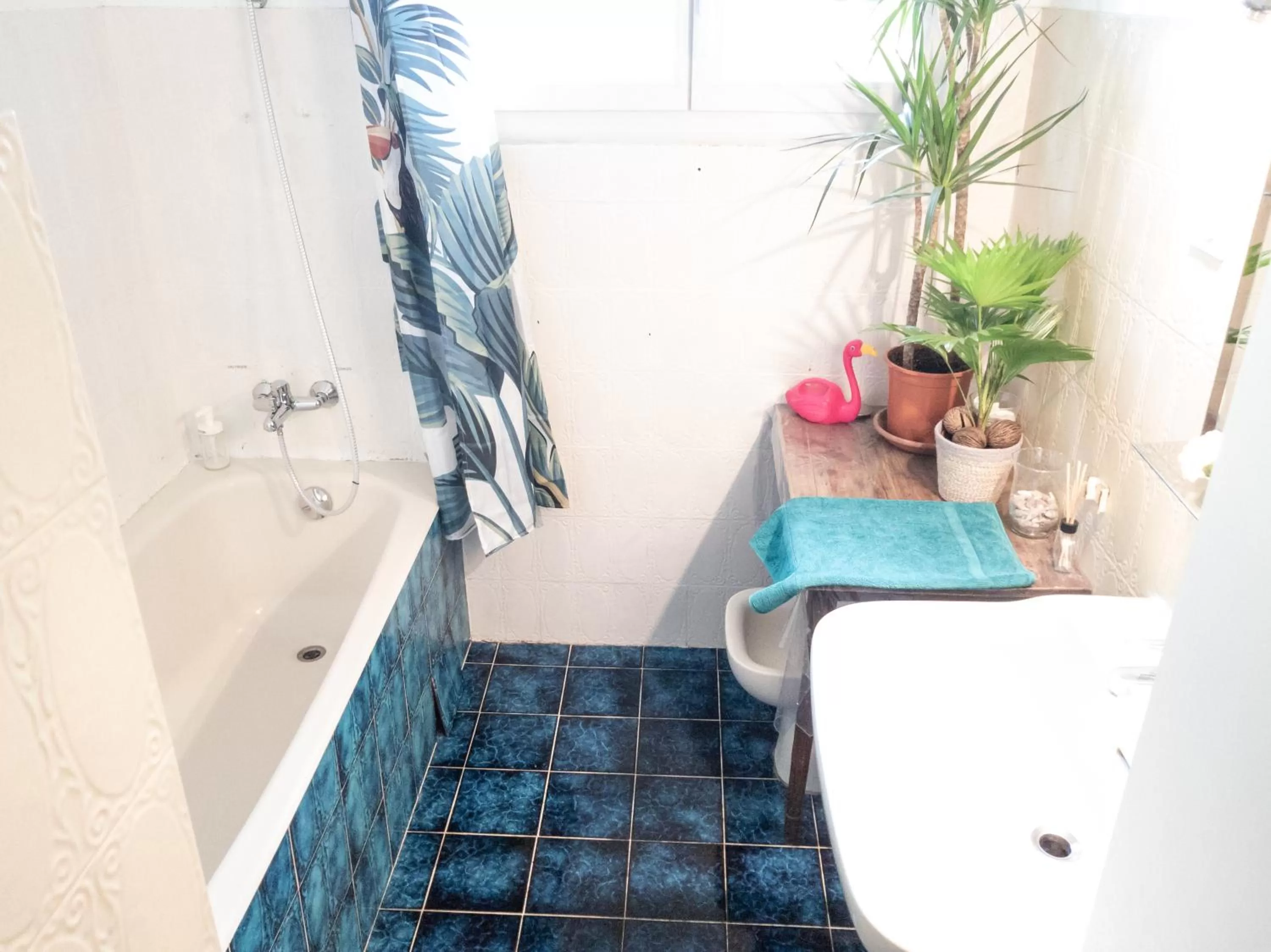 Shower, Bathroom in Chambres d'hôtes Avignon