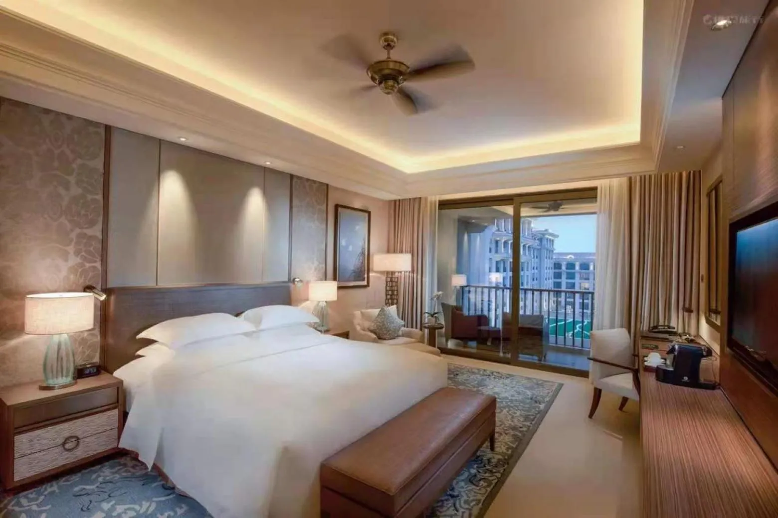 Photo of the whole room, Bed in Hilton Haikou Meilan - Beachfront Hotel