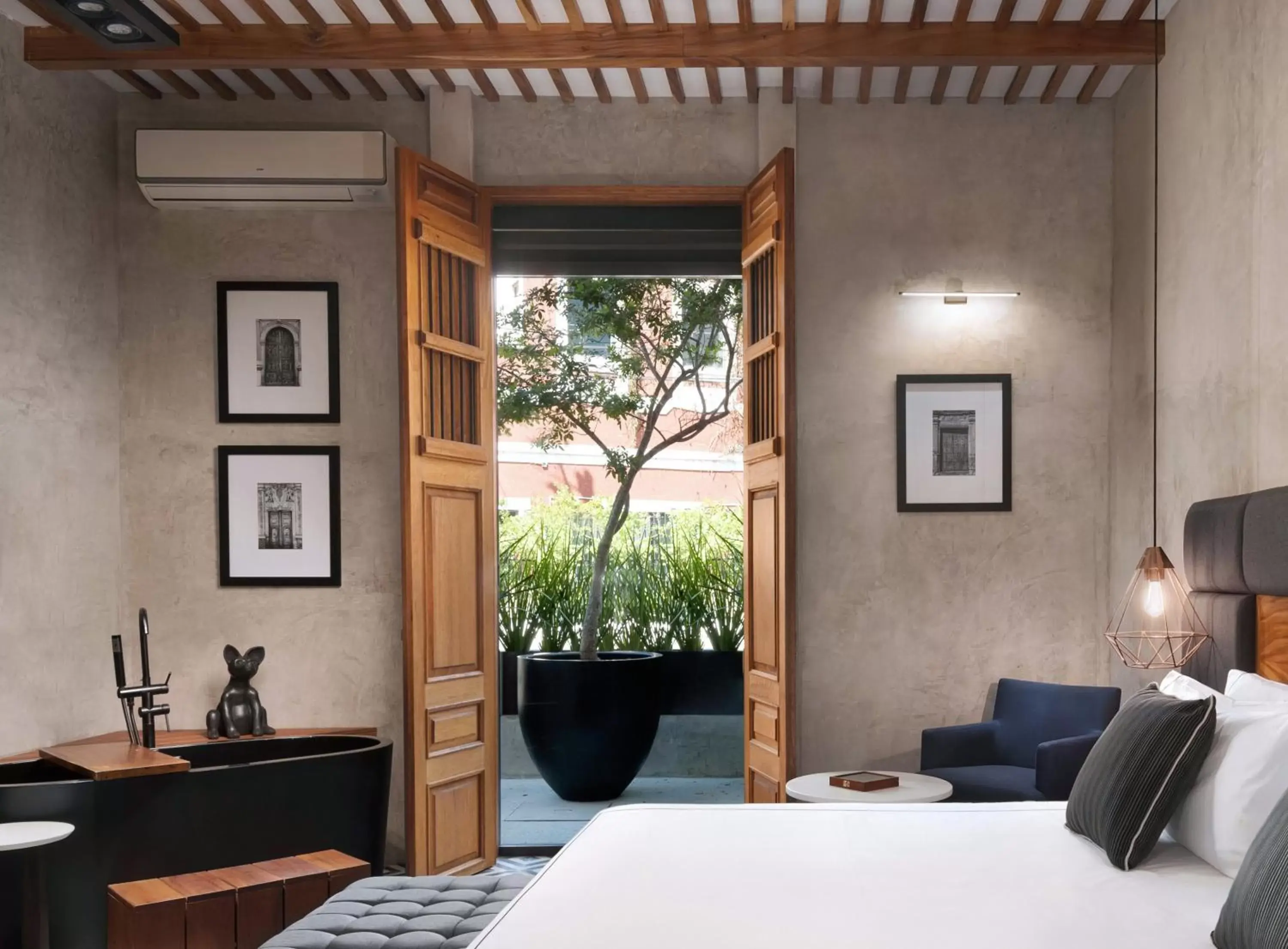 Deluxe Double Room with Bath in Diez Diez Collection Deluxe Double Room with Bath in Diez Diez Collection