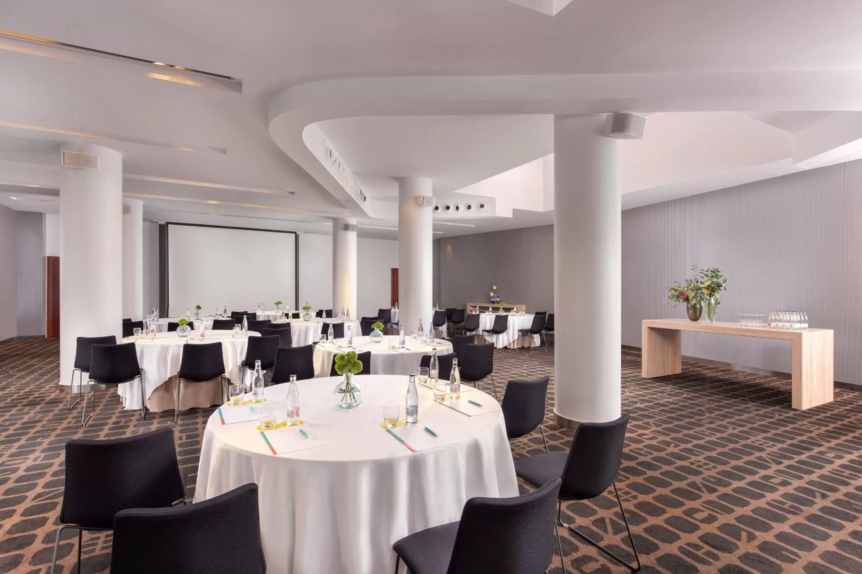 Lounge or bar in Le Meridien Barcelona