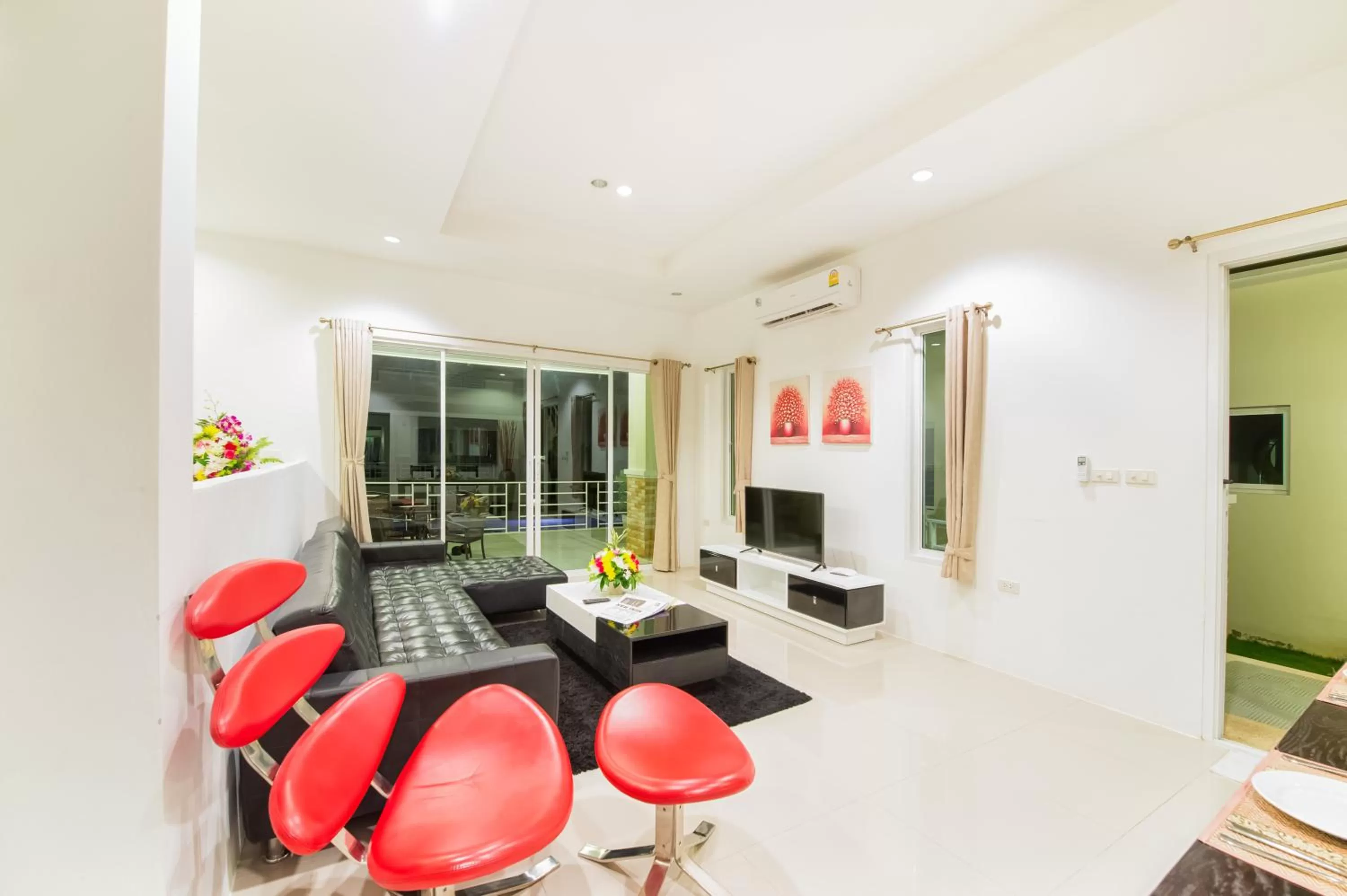 Living room in Oriental Beach Pearl Resort