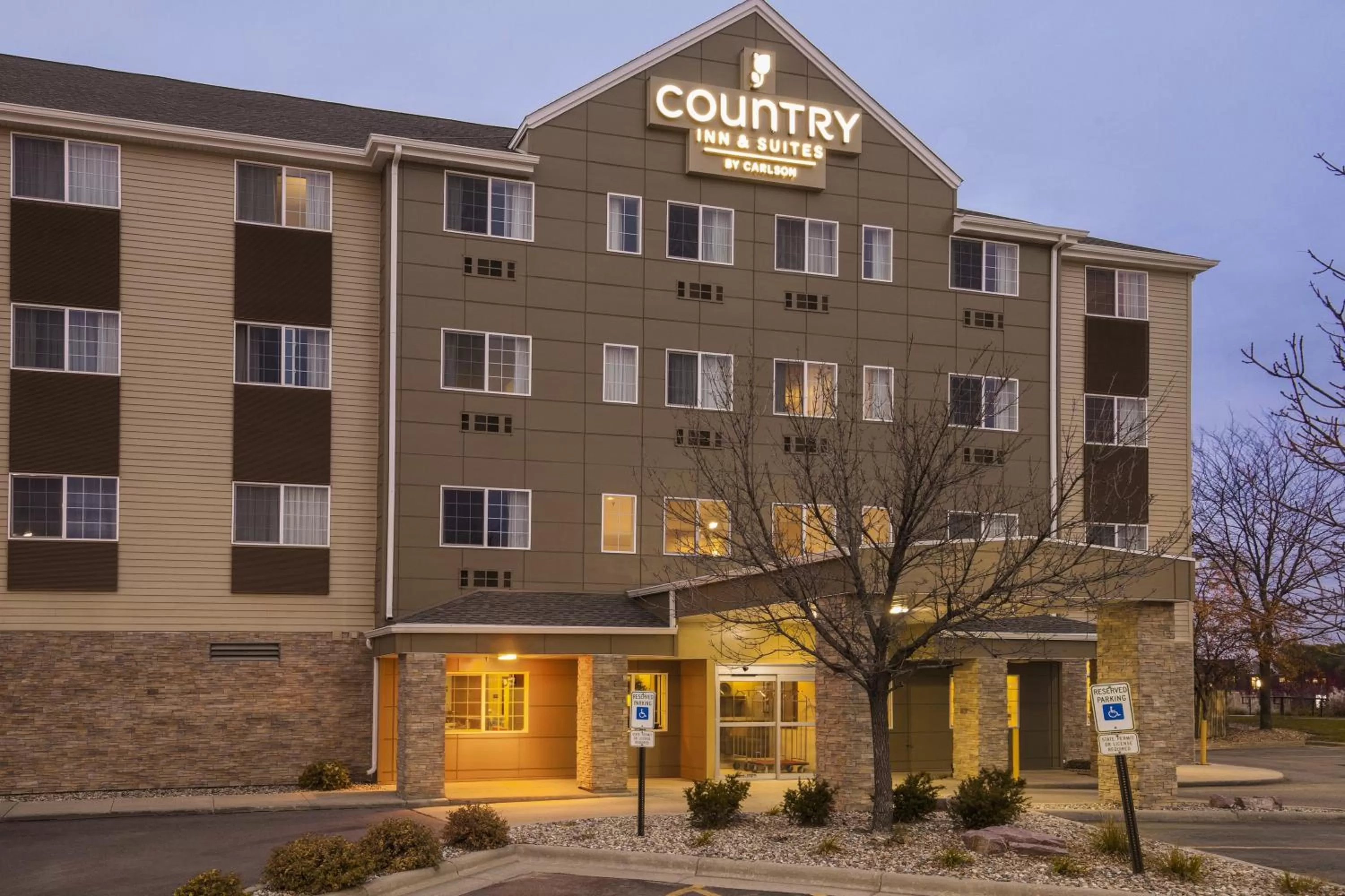 Facade/entrance in Country Inn & Suites by Radisson, Sioux Falls, SD