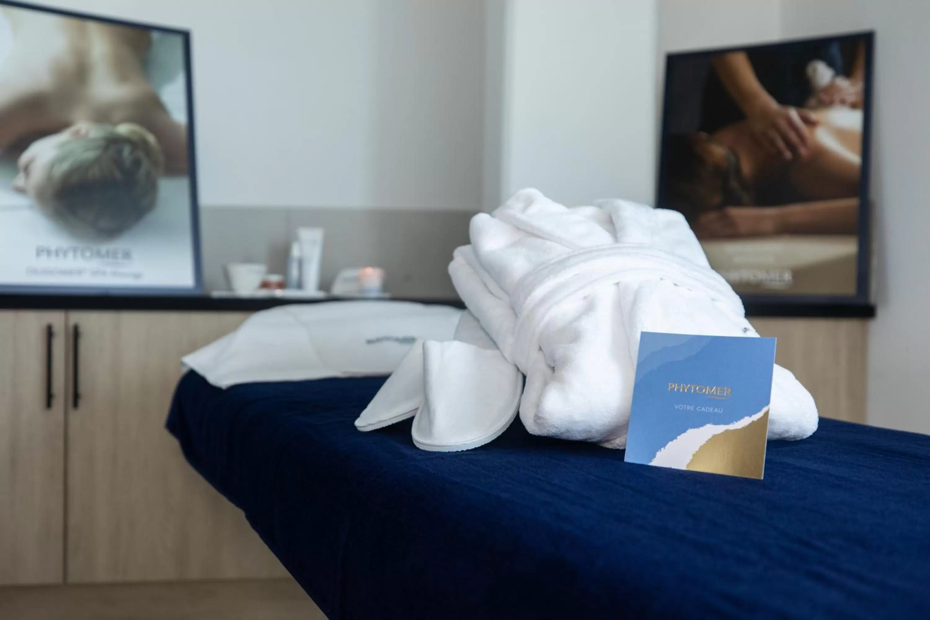 Massage, Bed in Le Barracuda & Spa, Centre Port, pieds dans l'eau, vue mer