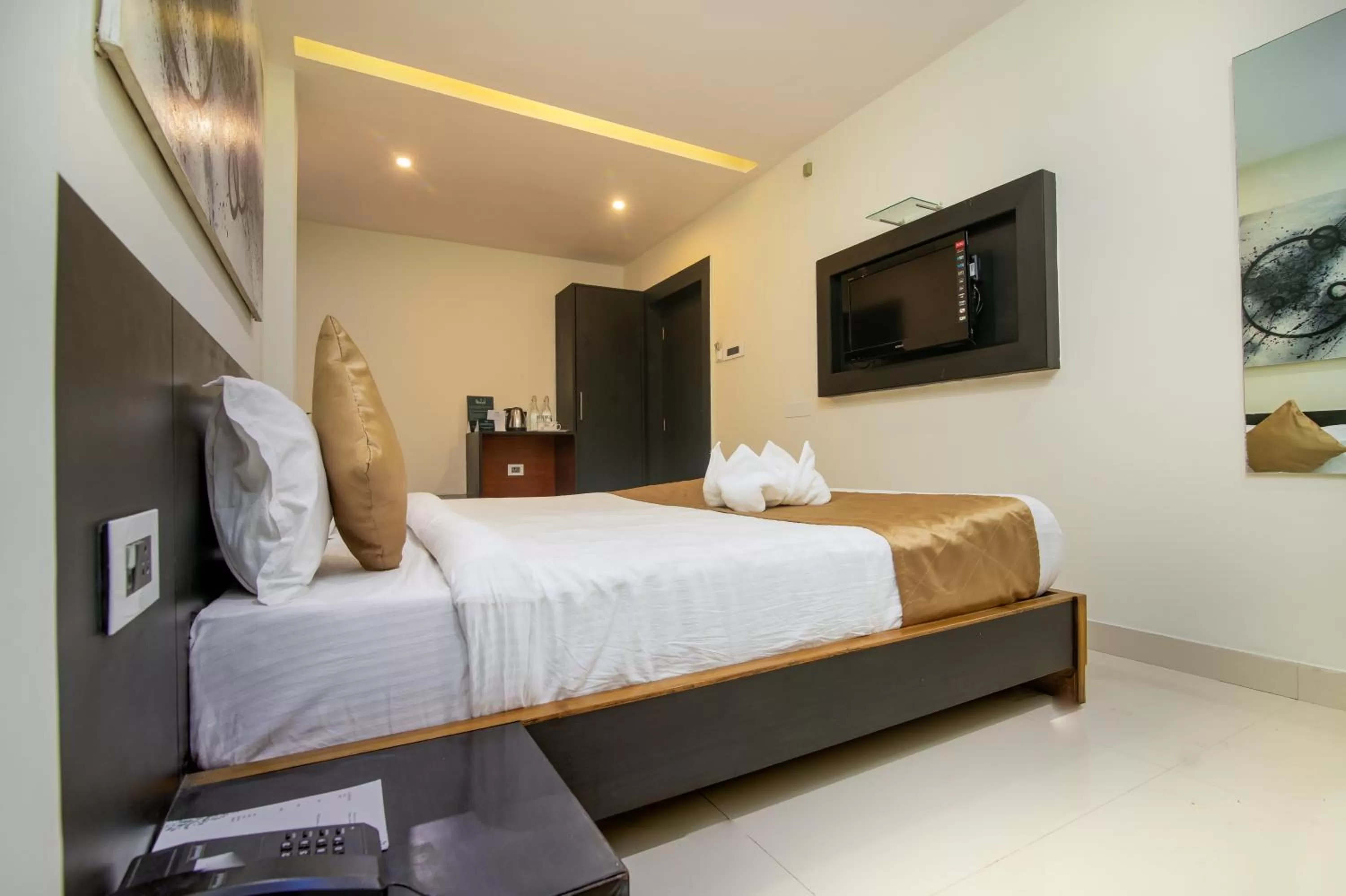 Bed in Muscatel Yavachi - 400 Mts from MG Marg