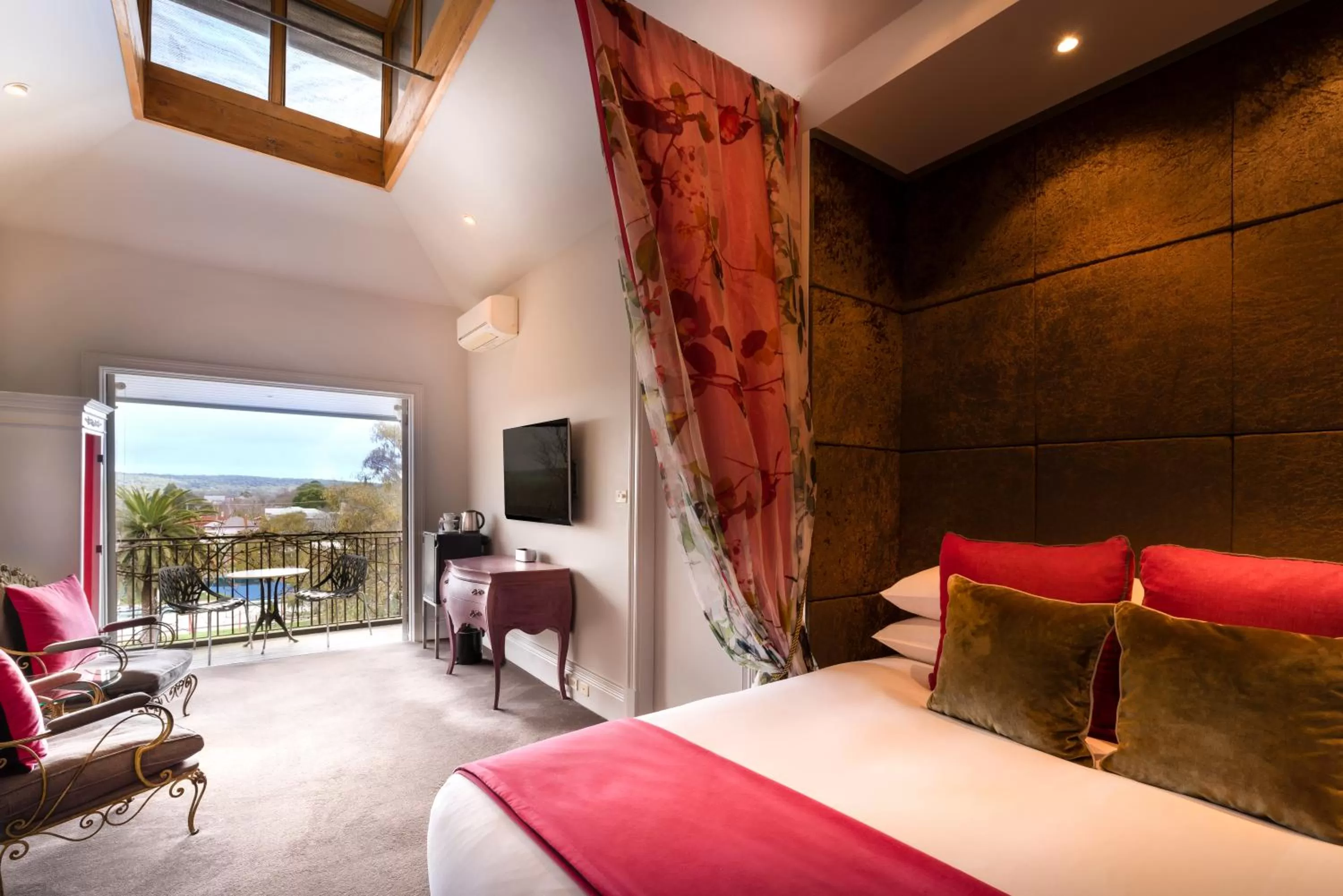 Photo of the whole room, Bed in Hotel Frangos