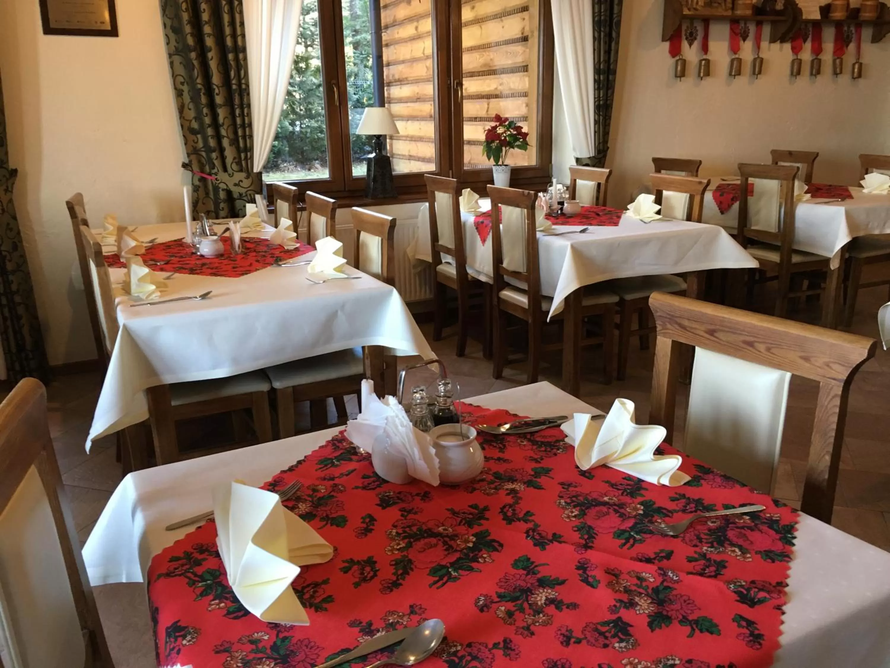 Restaurant/places to eat in Hotel Dwór Karolówka