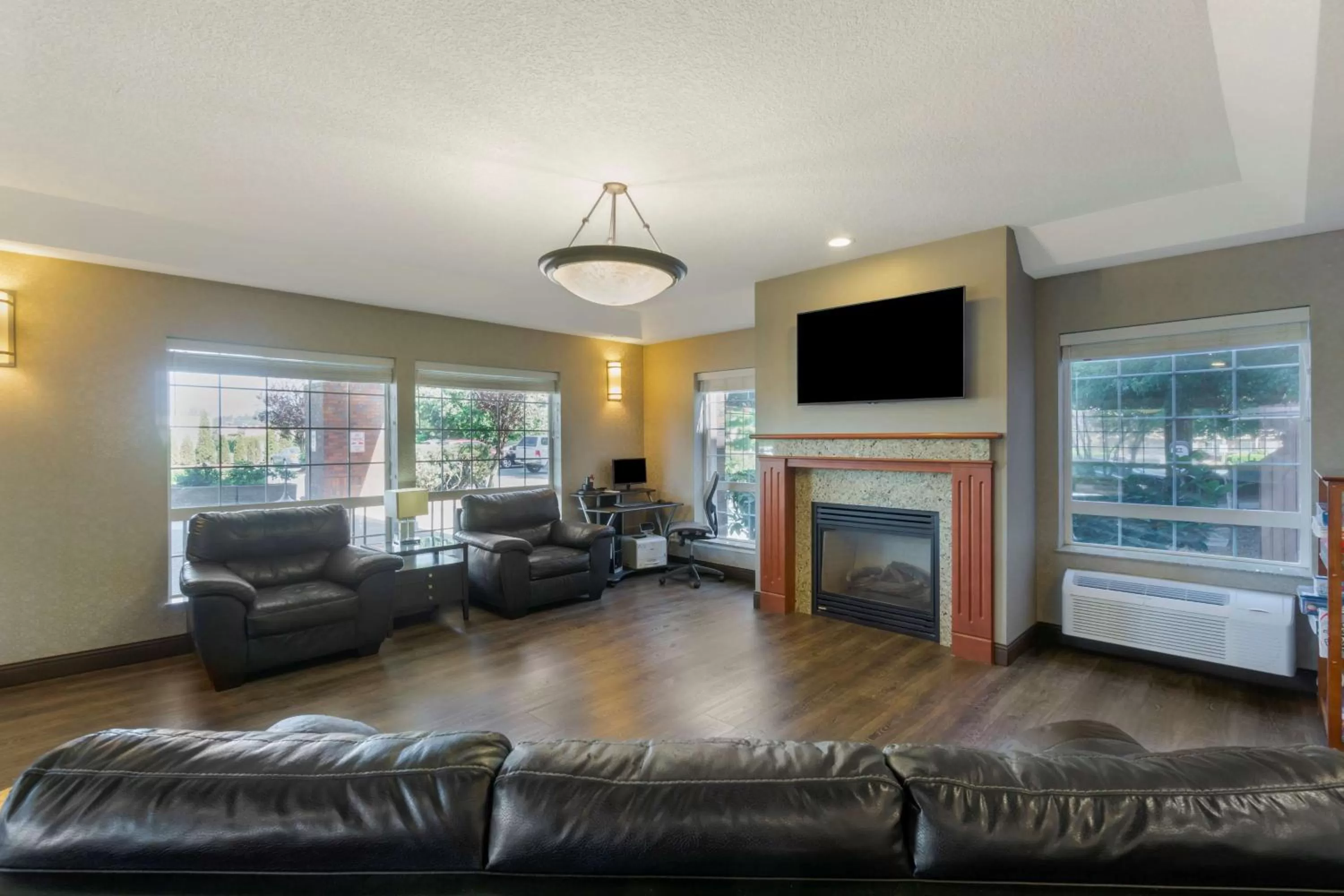 Lobby or reception in Best Western Plus Park Place Inn & Suites