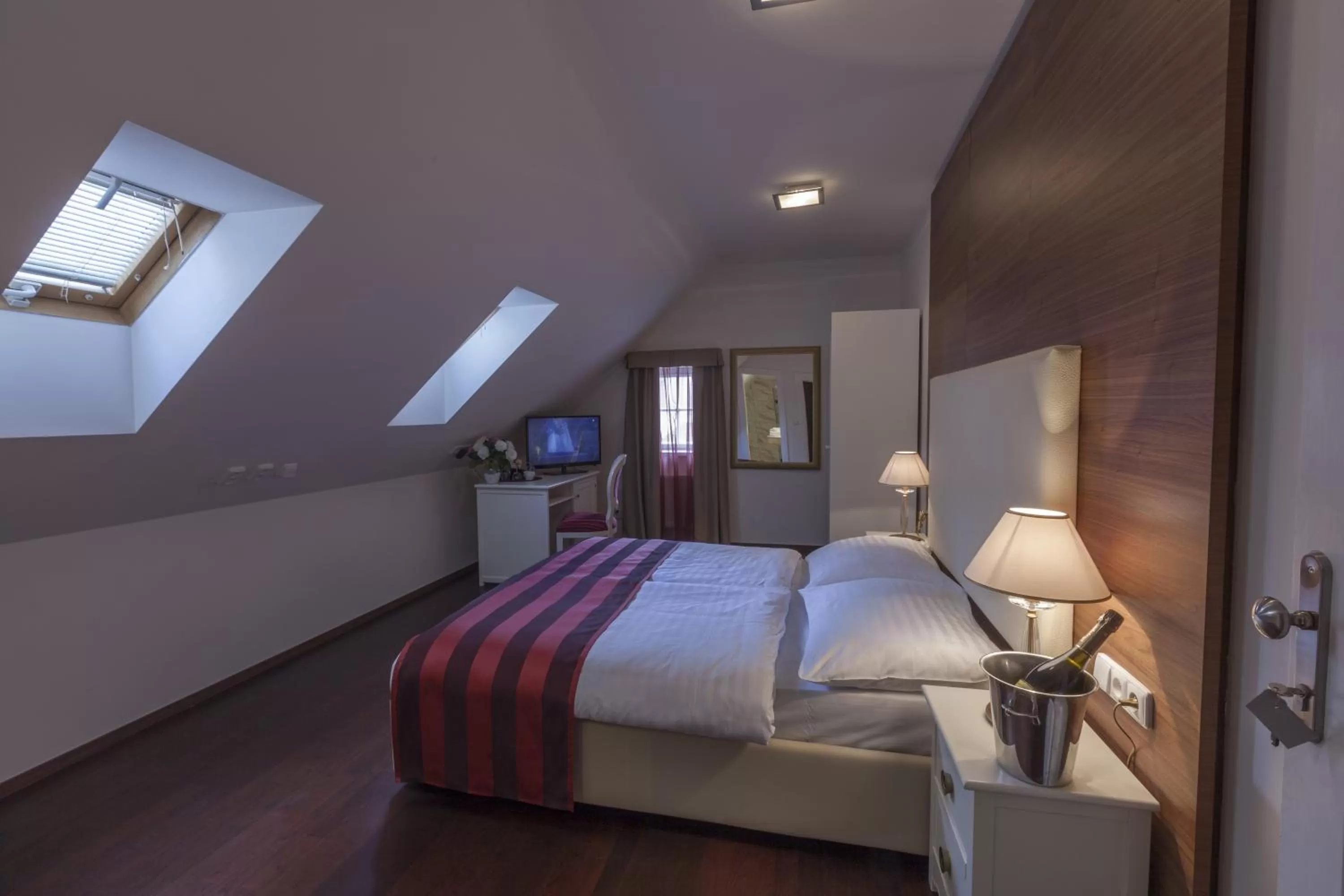 Bedroom, Bed in Little King Hotel U Malvaze