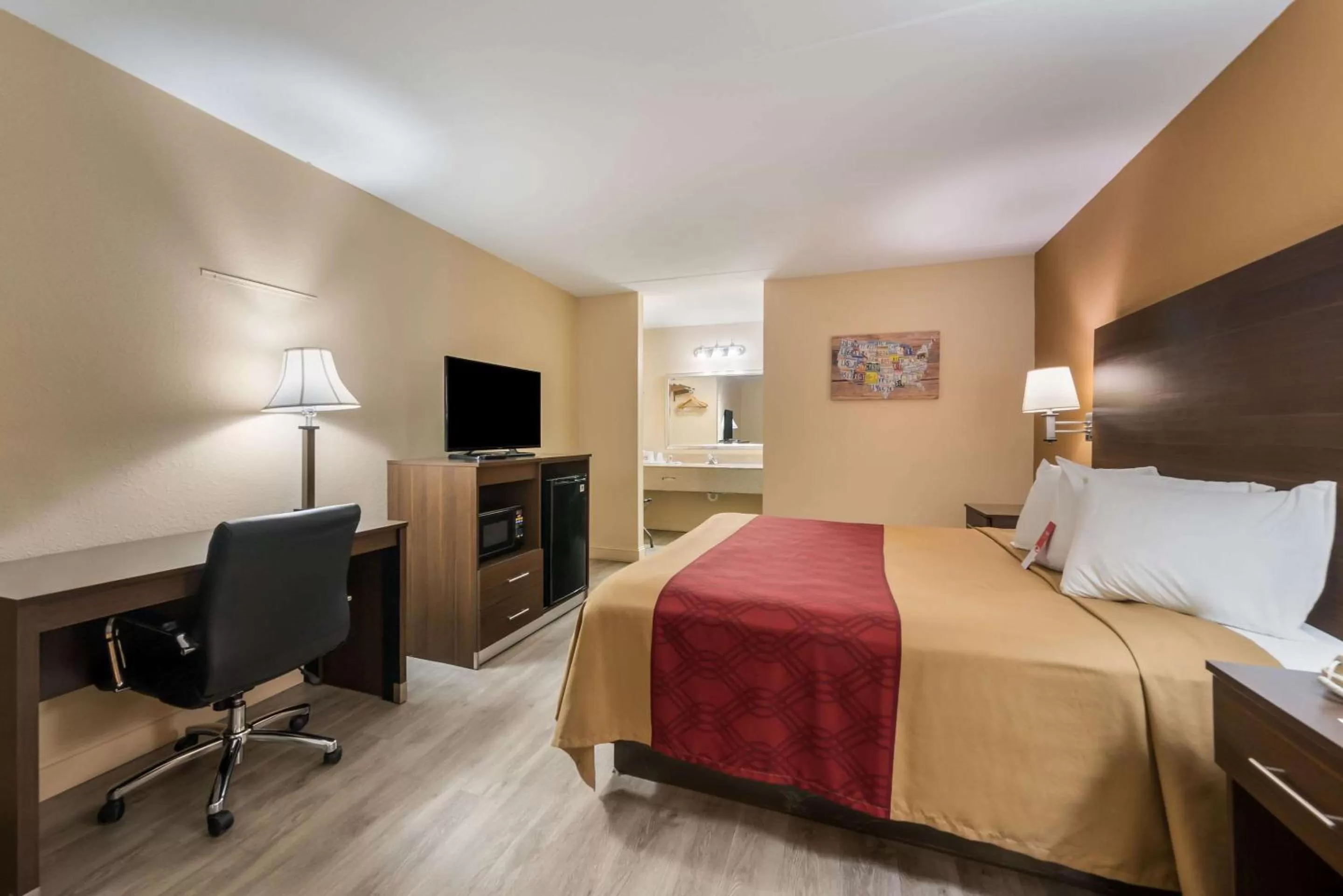 Photo of the whole room, Bed in Econo Lodge Cullman South