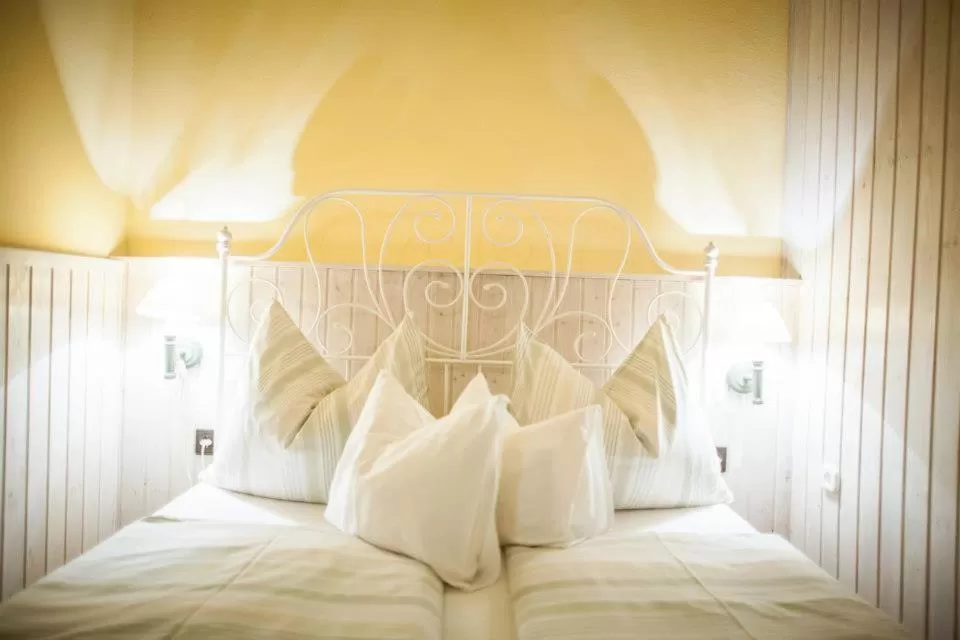 Bed in Huber Panzió