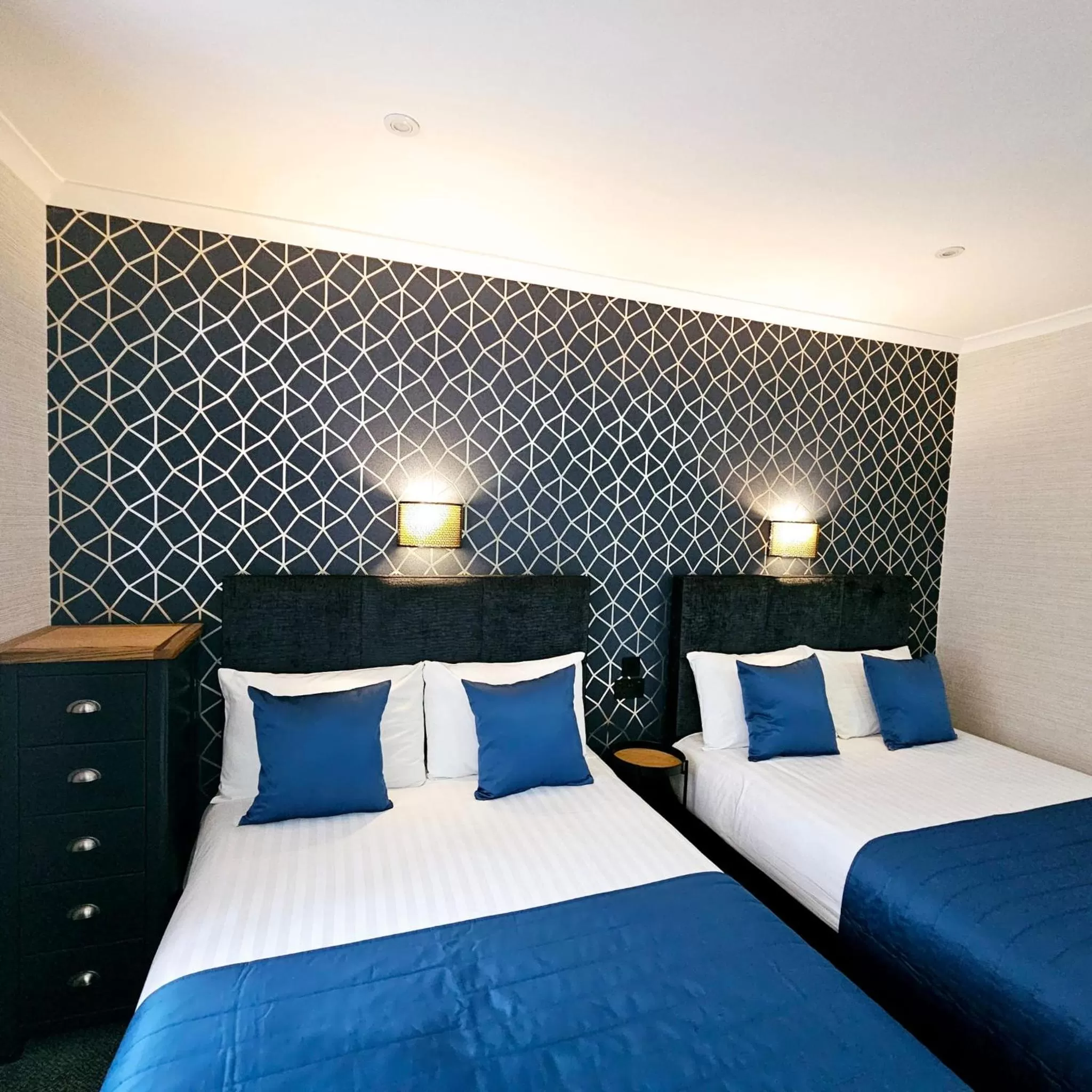 Bedroom, Bed in Mentone Hotel