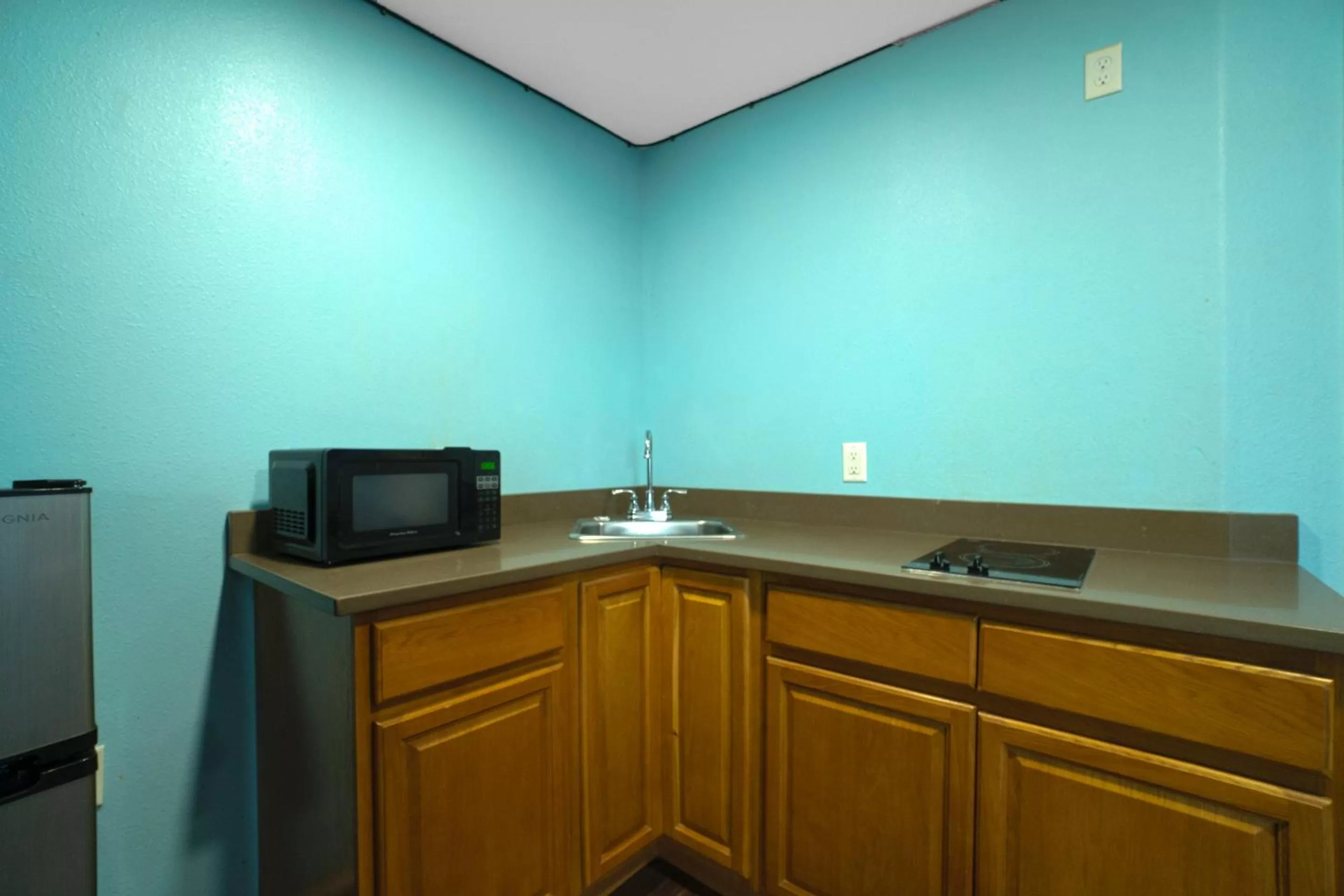 Kitchen or kitchenette in Plaza Motel Corpus Christi by OYO