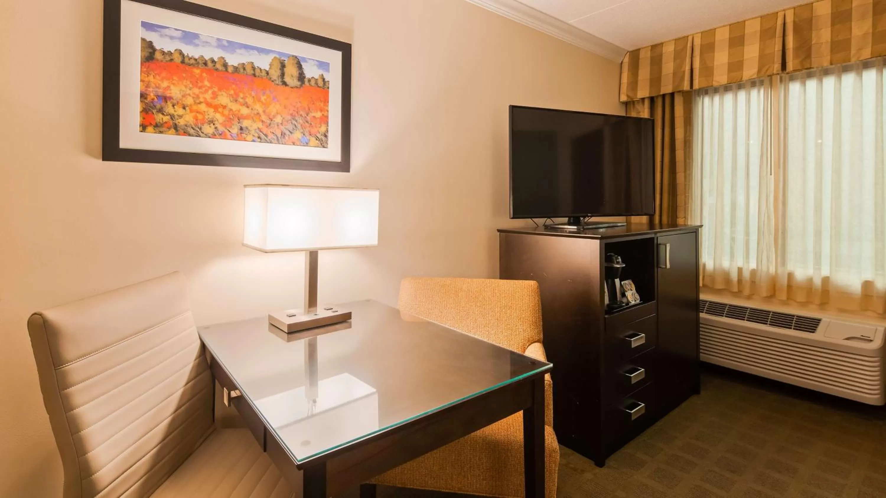 Deluxe King Suite with Sofa Bed in Best Western Plus White Bear Country Inn