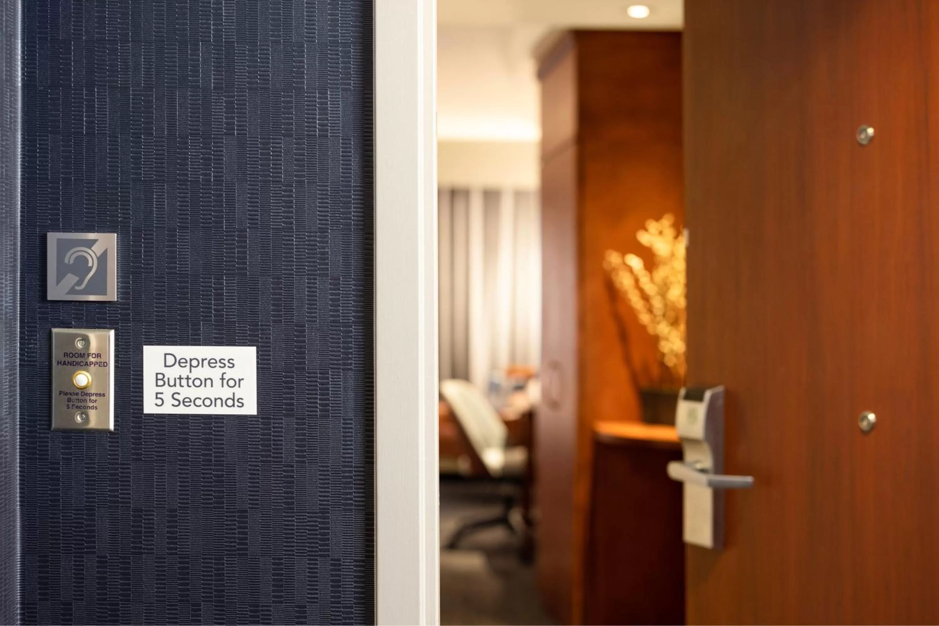 Photo of the whole room in Courtyard by Marriott Washington Capitol Hill/Navy Yard