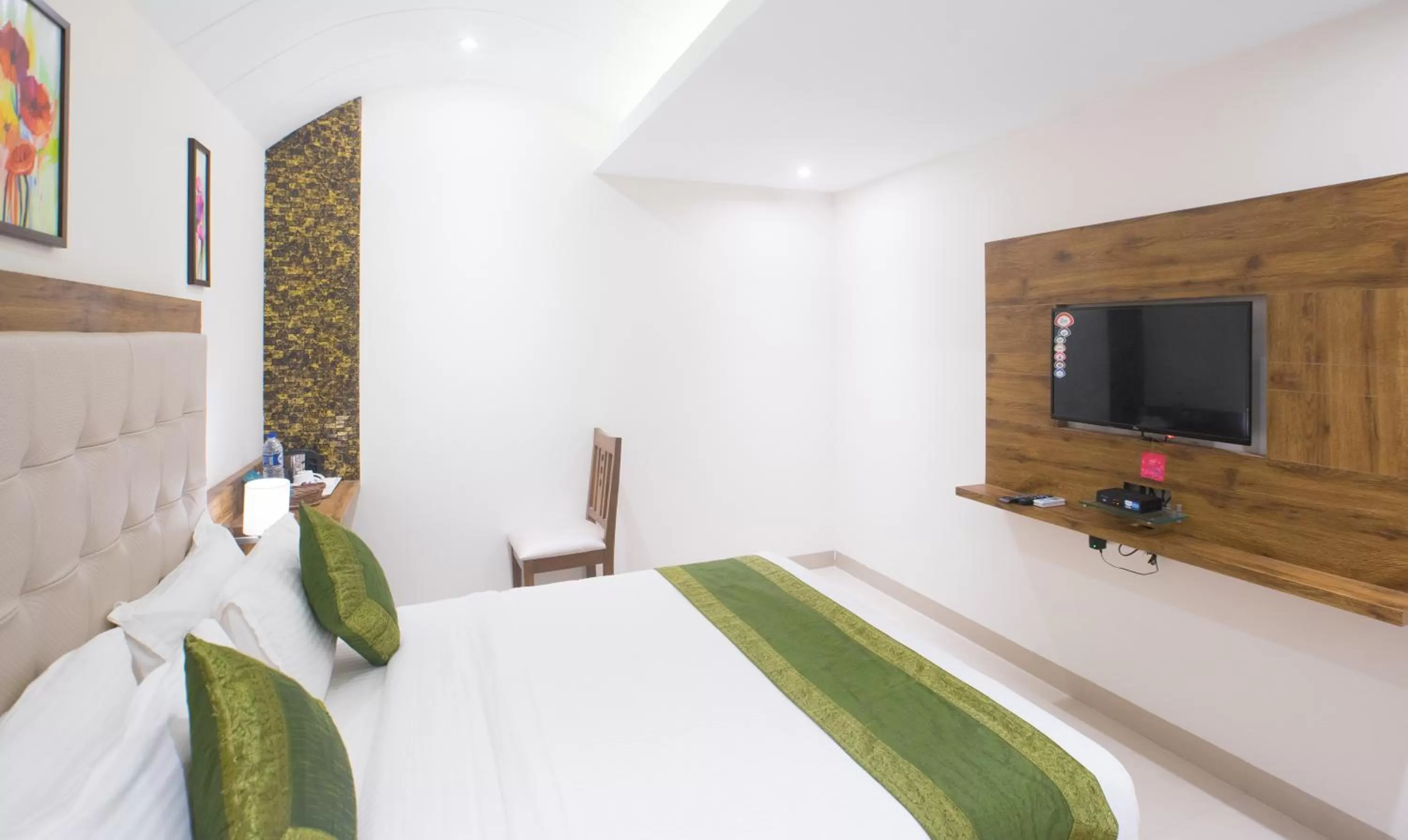 Bed in Treebo Amber International