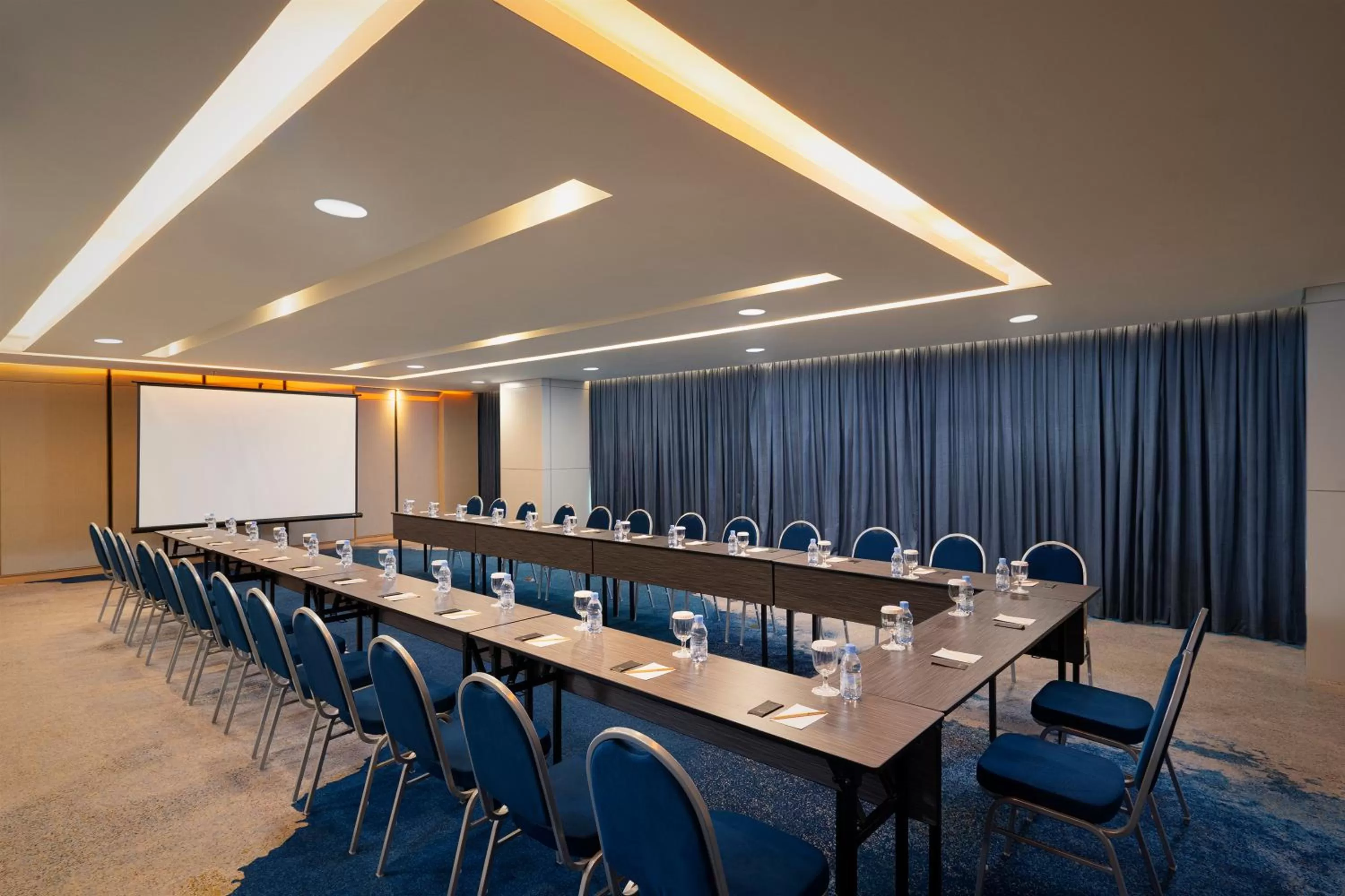 Meeting/conference room in Anara Airport Hotel